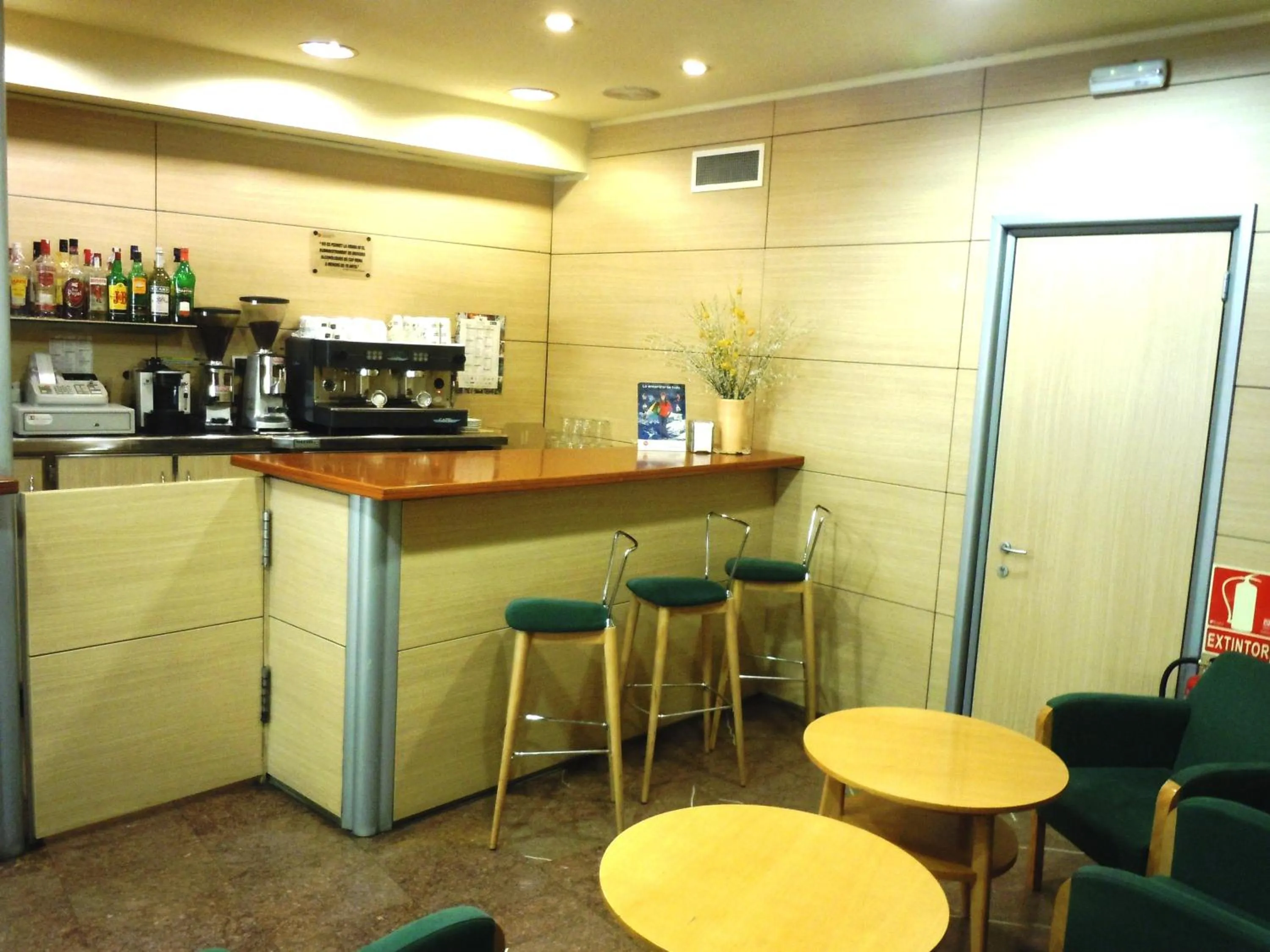 Restaurant/places to eat in Hotel Urogallo