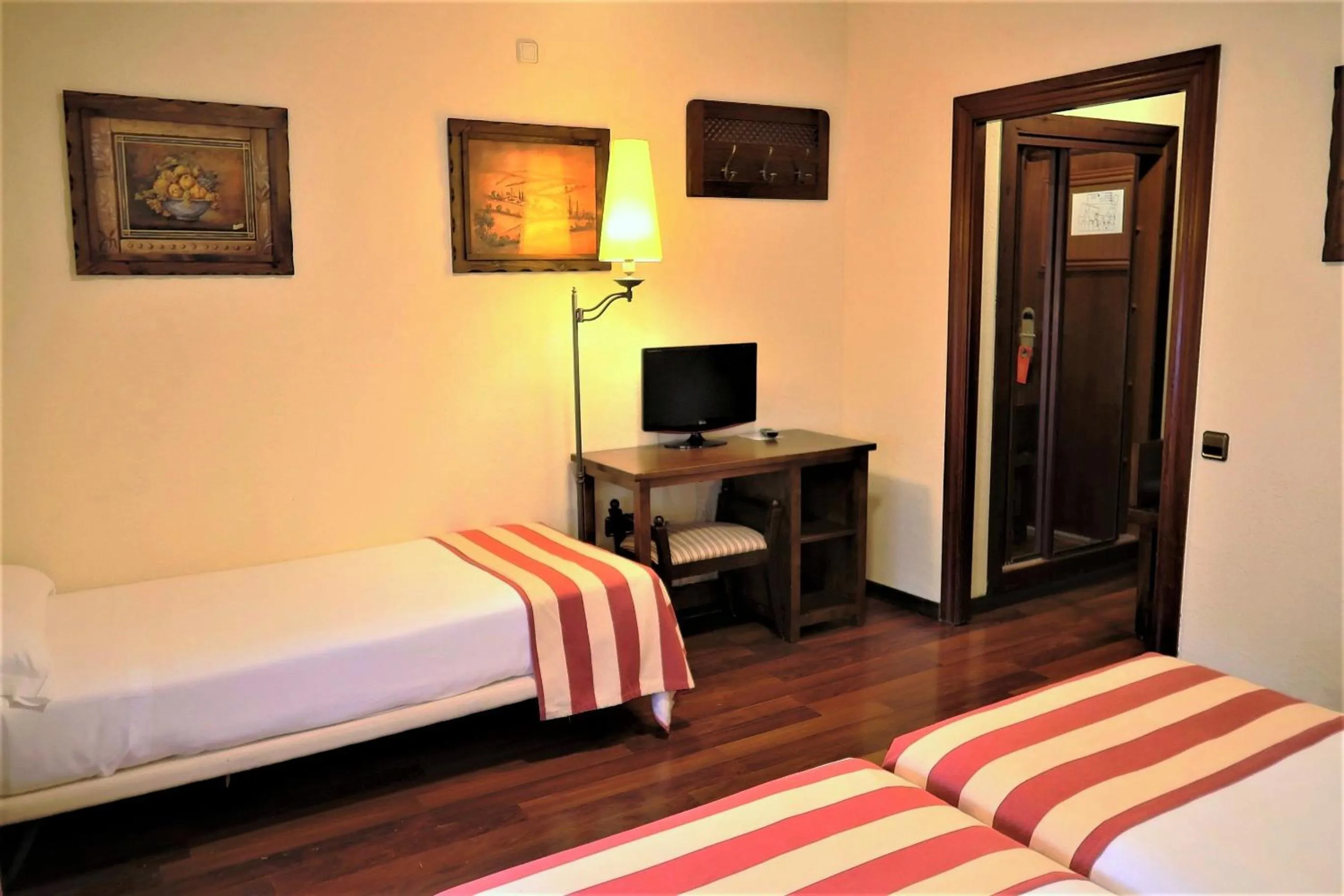 Photo of the whole room, Bed in Hotel Urogallo