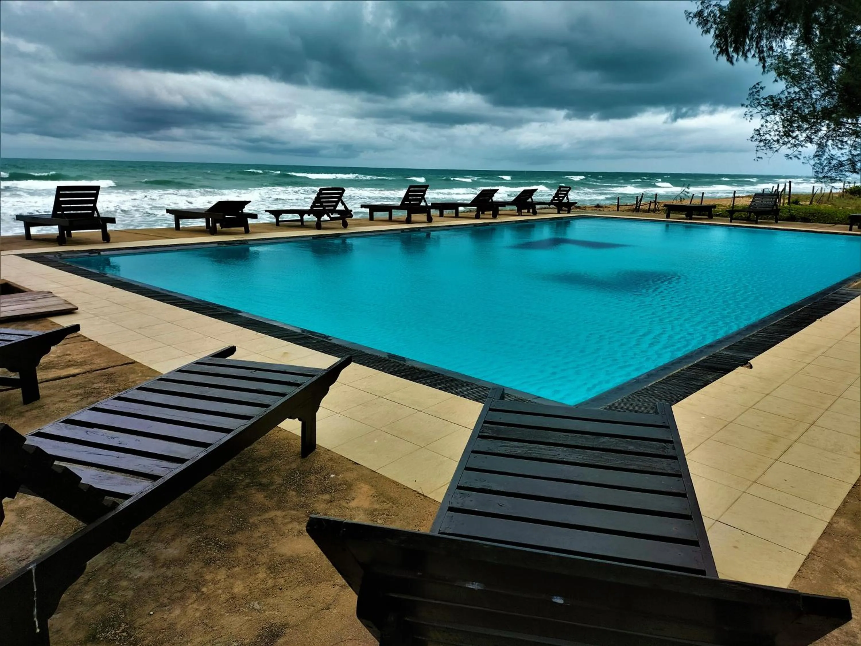 Swimming pool in Hotel Coral Bay
