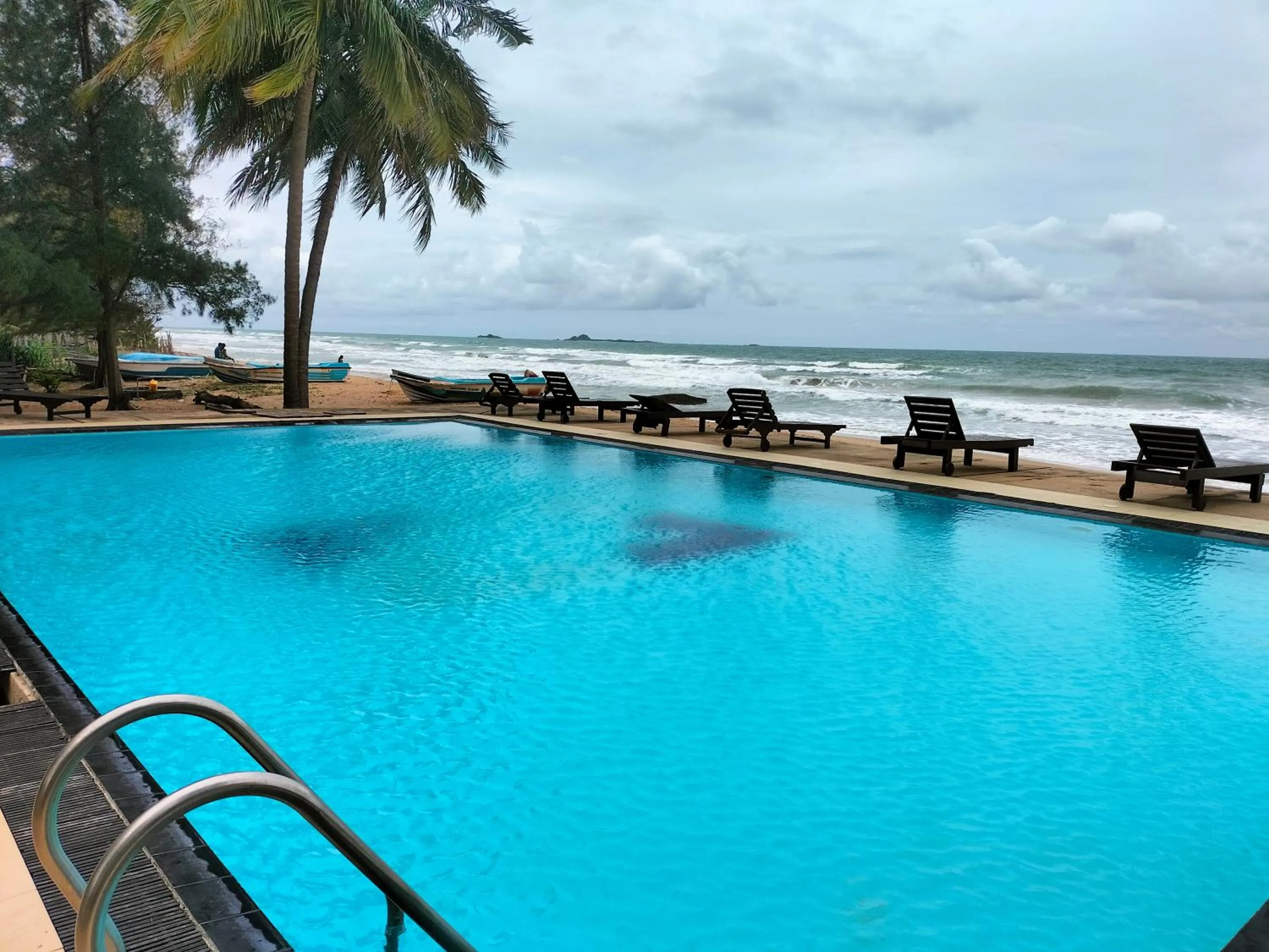 Swimming pool in Hotel Coral Bay