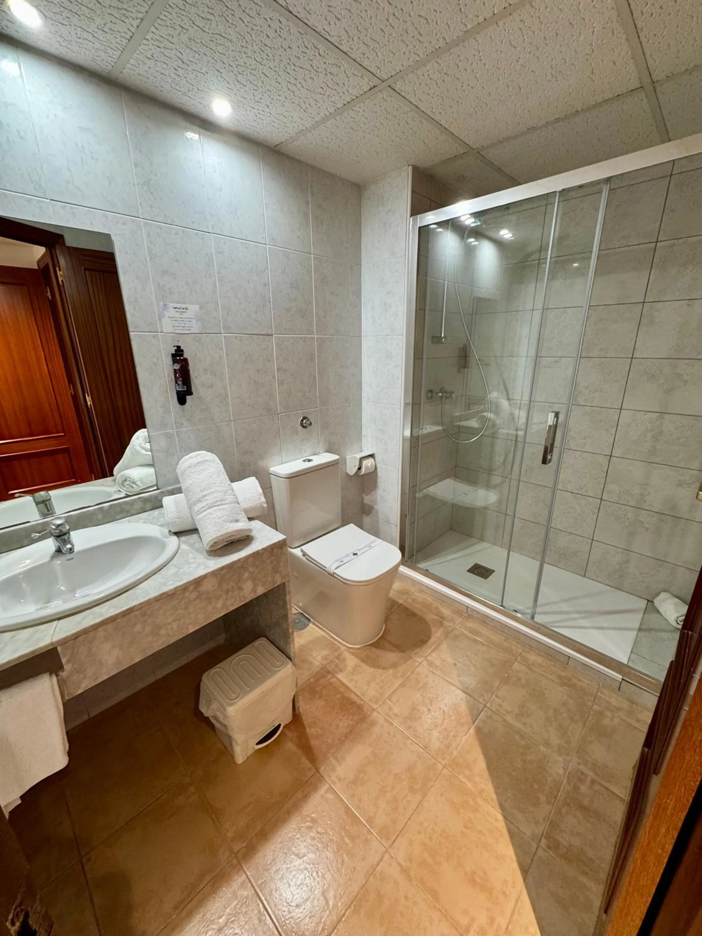 Shower in Hotel Santa Faz