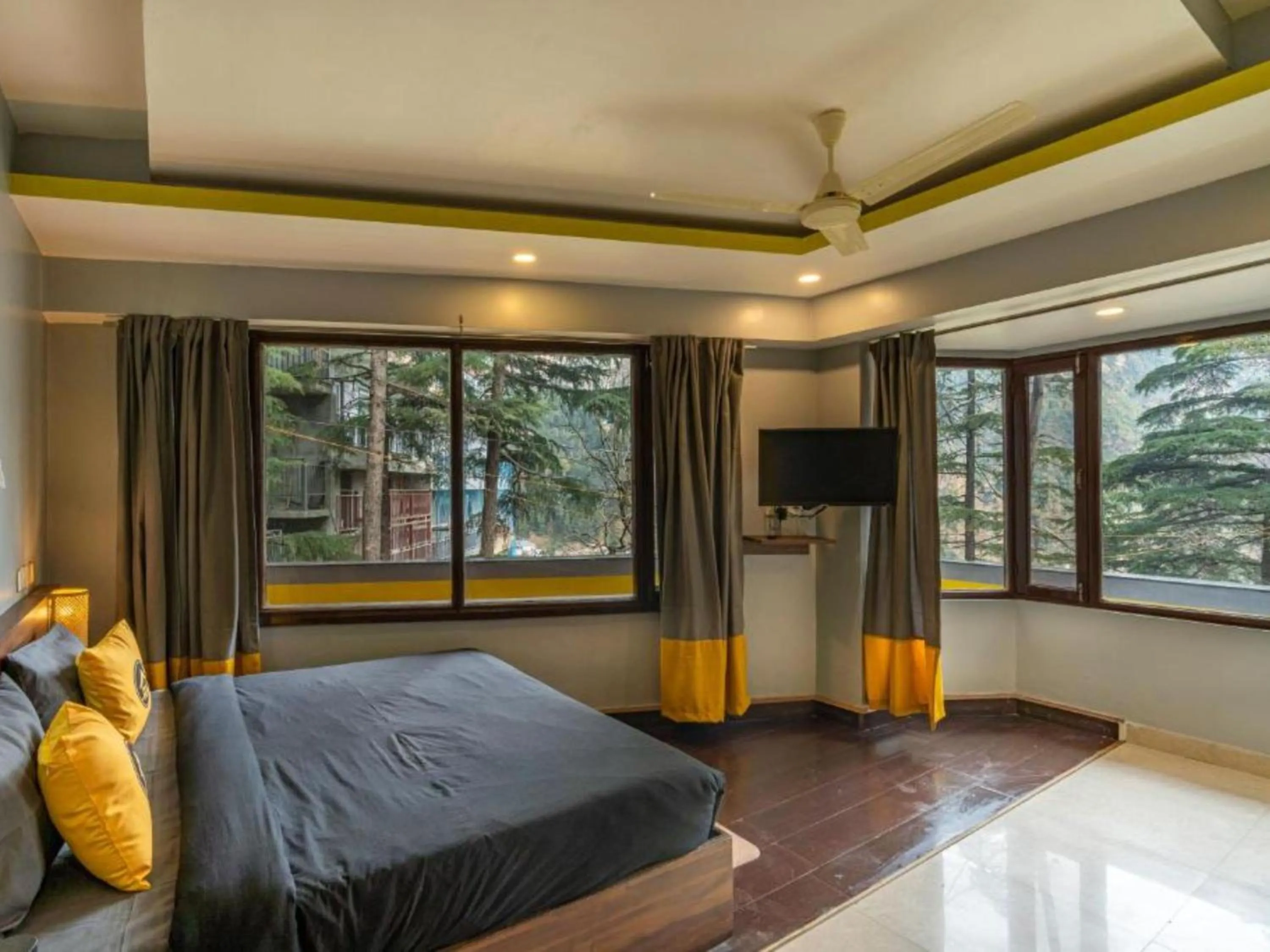 Bed in The Hosteller Mcleodganj, Mall Road