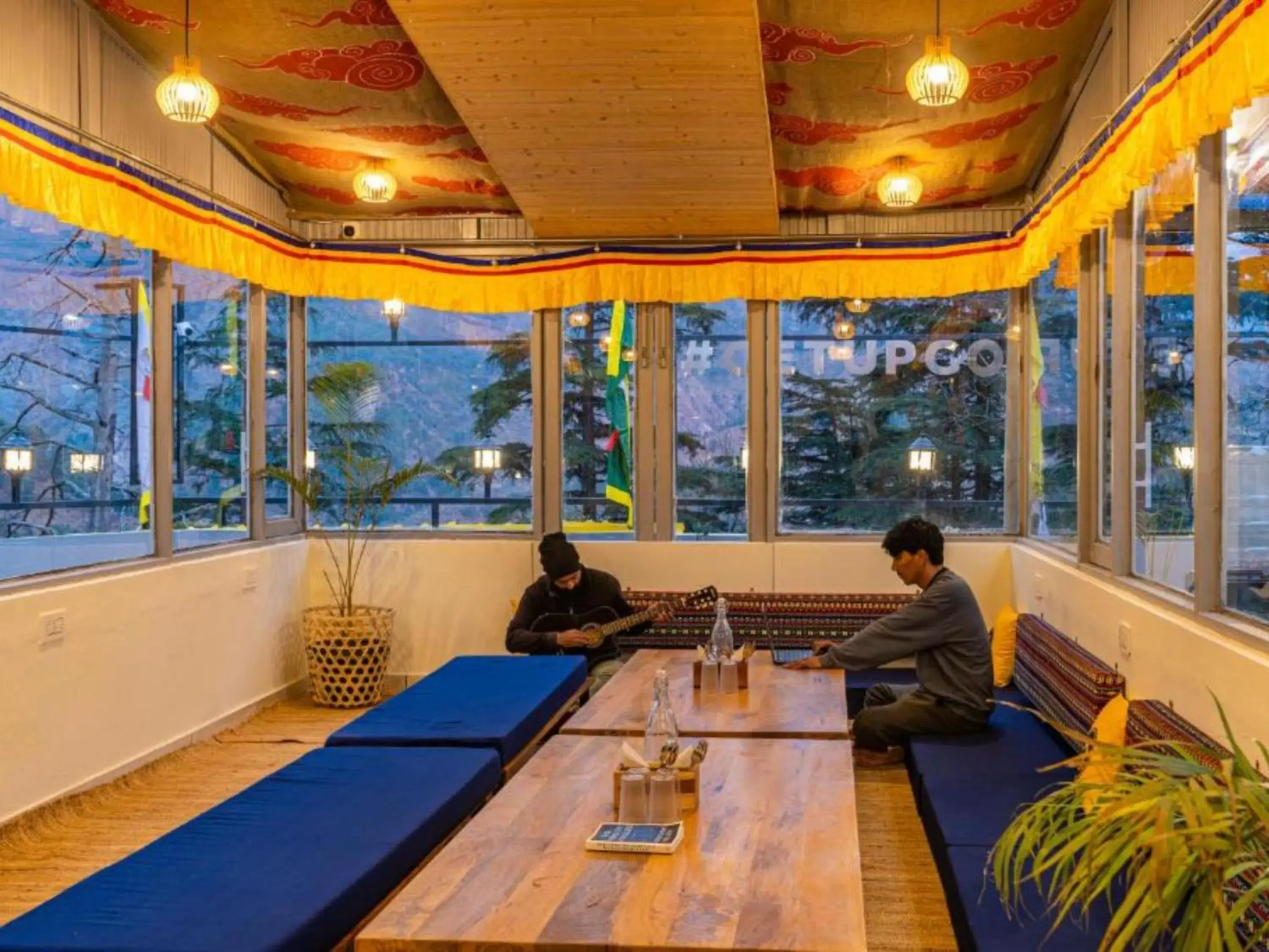 Living room in The Hosteller Mcleodganj, Mall Road Living room in The Hosteller Mcleodganj, Mall Road