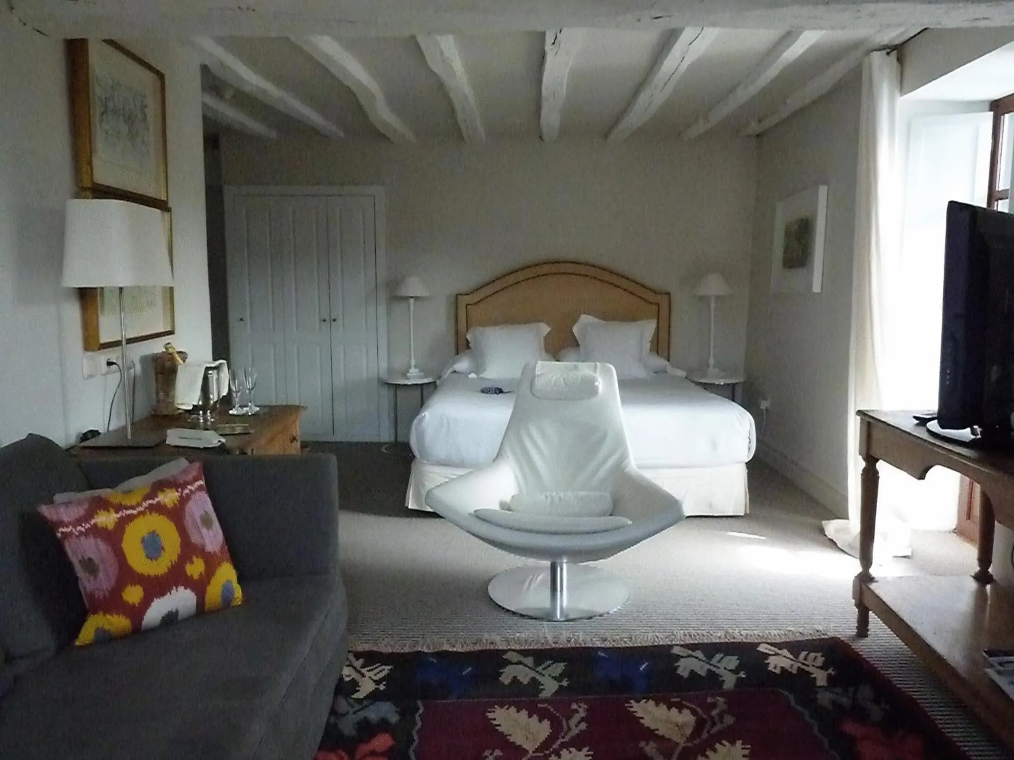 Photo of the whole room, Bed in Churrut Hotel