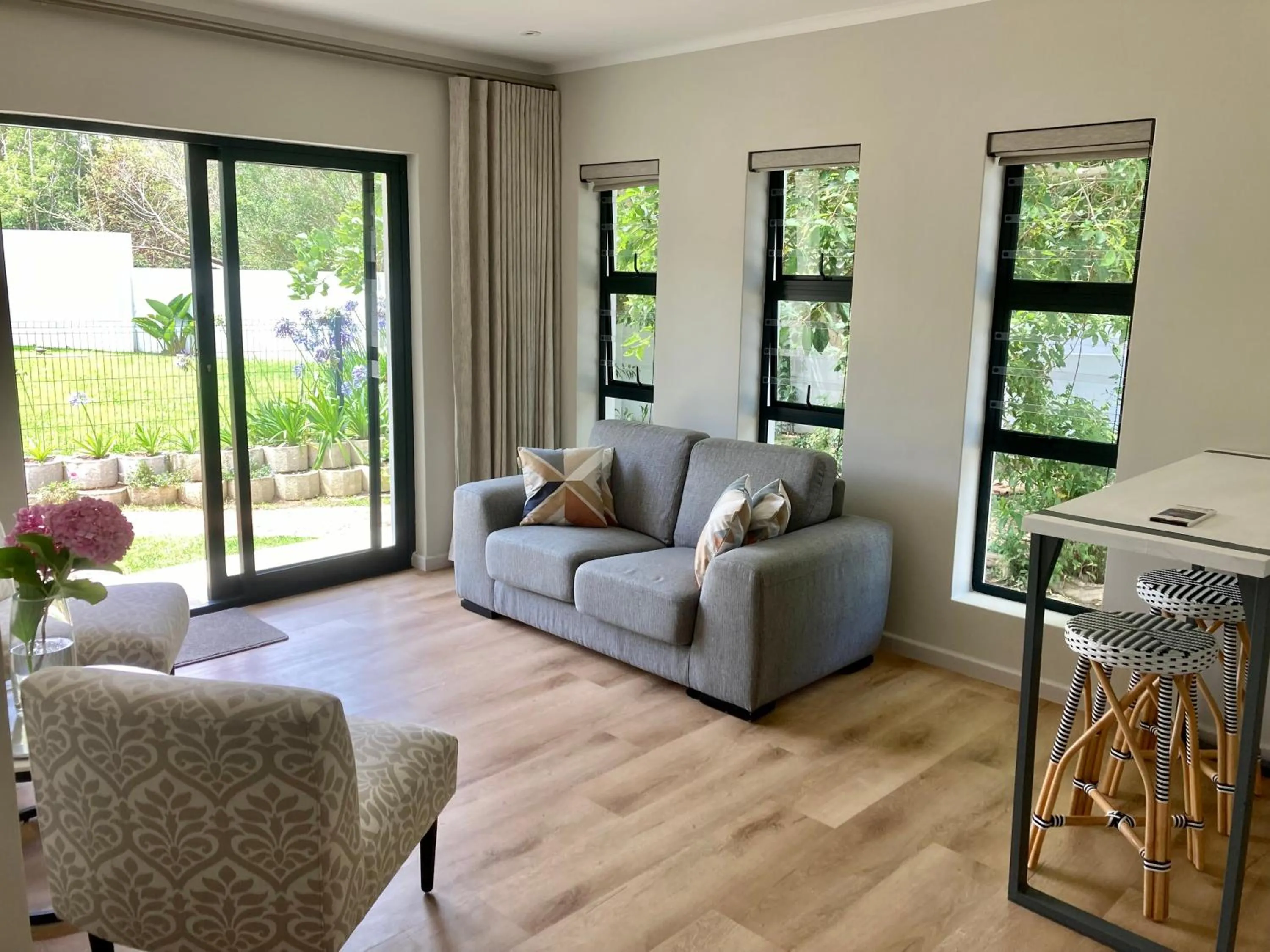 One-Bedroom Apartment with Pool View - single occupancy in Tonquani - Knysna (est. 2022)