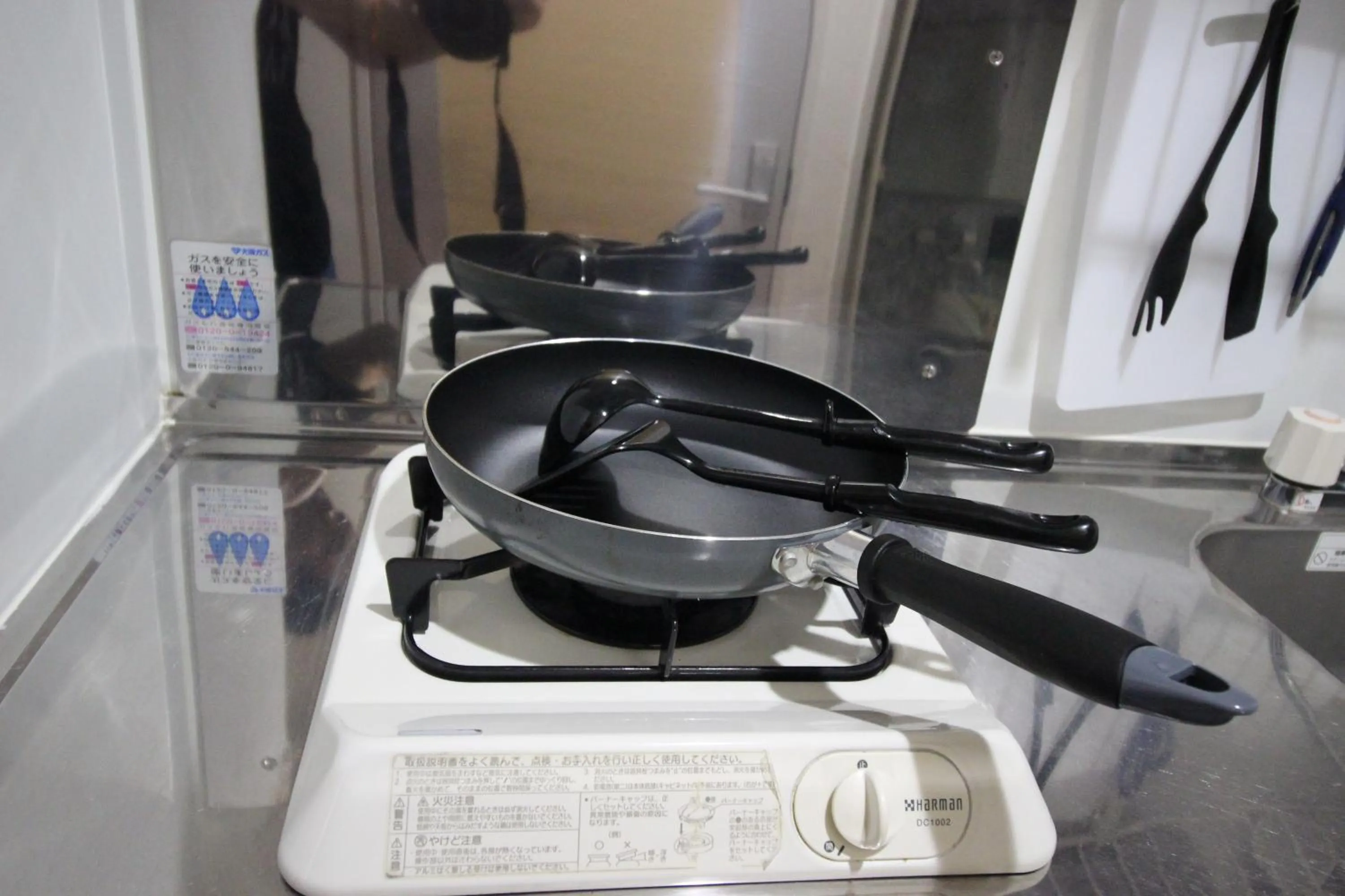 Kitchen or kitchenette in HOTEL AARON通天東