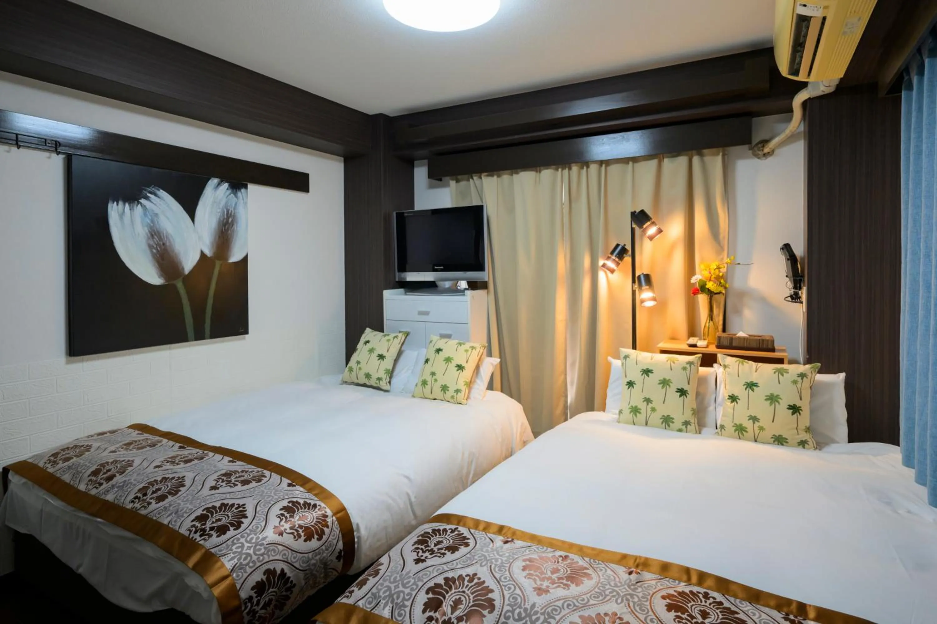 Bedroom, Bed in HOTEL AARON通天東