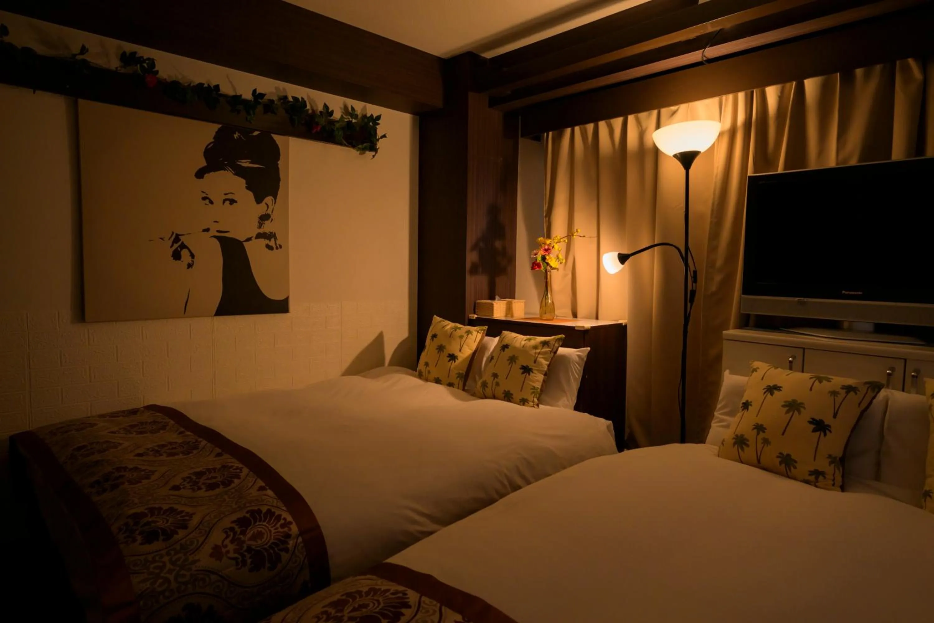 Bedroom, Bed in HOTEL AARON通天東