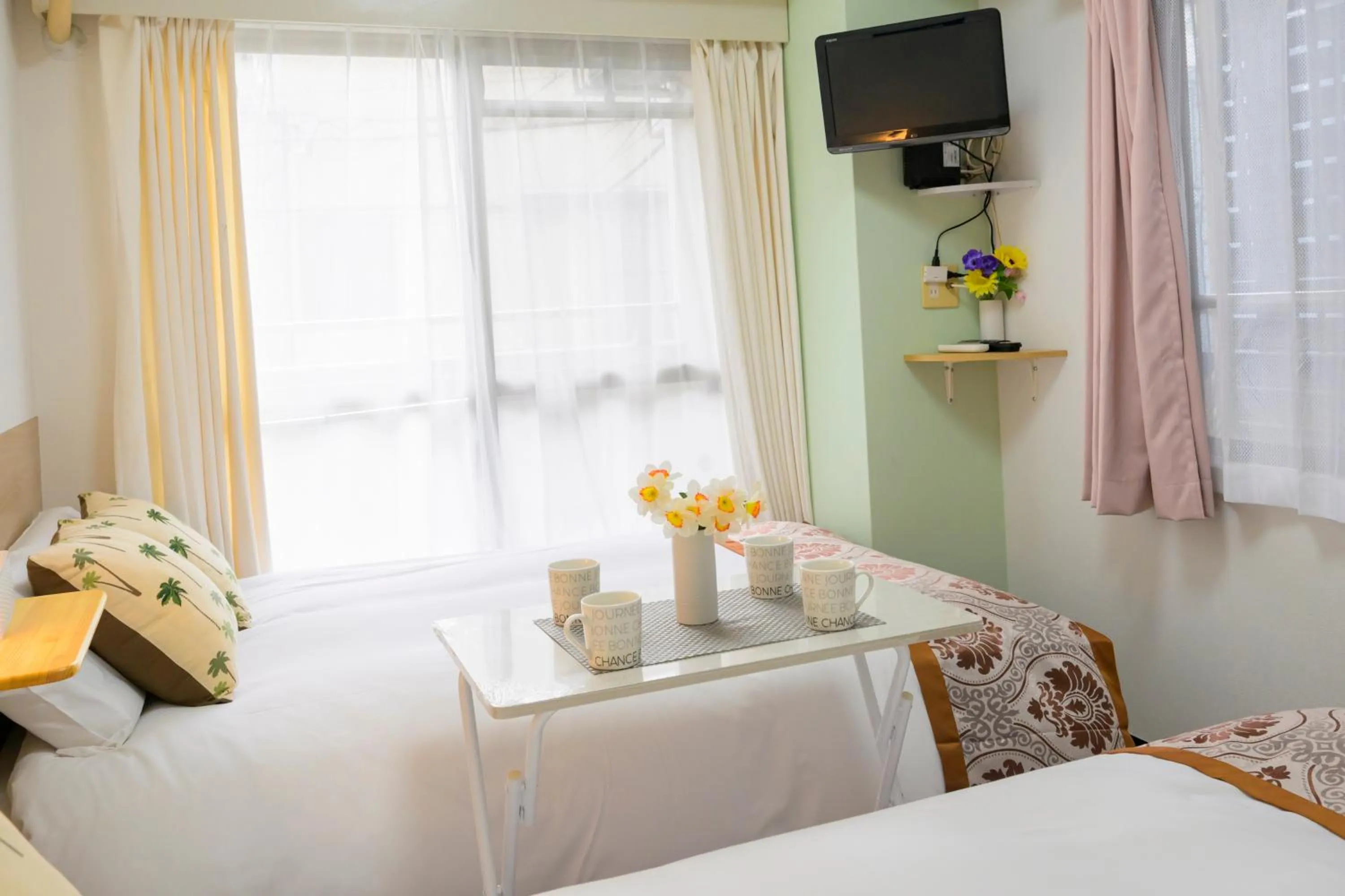 Photo of the whole room, Bed in HOTEL AARON通天東