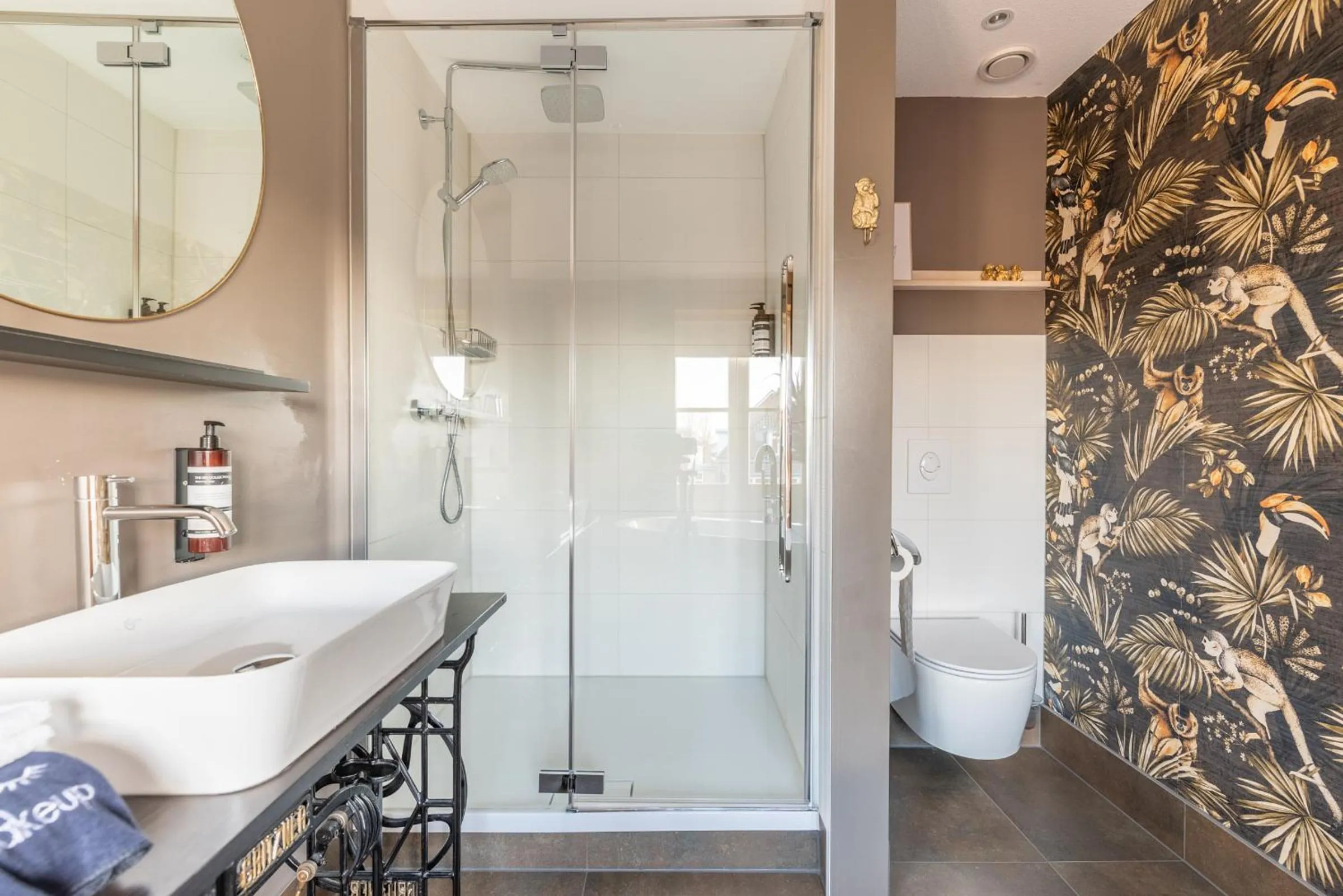 Shower in Bed and Breakfast Geliefd