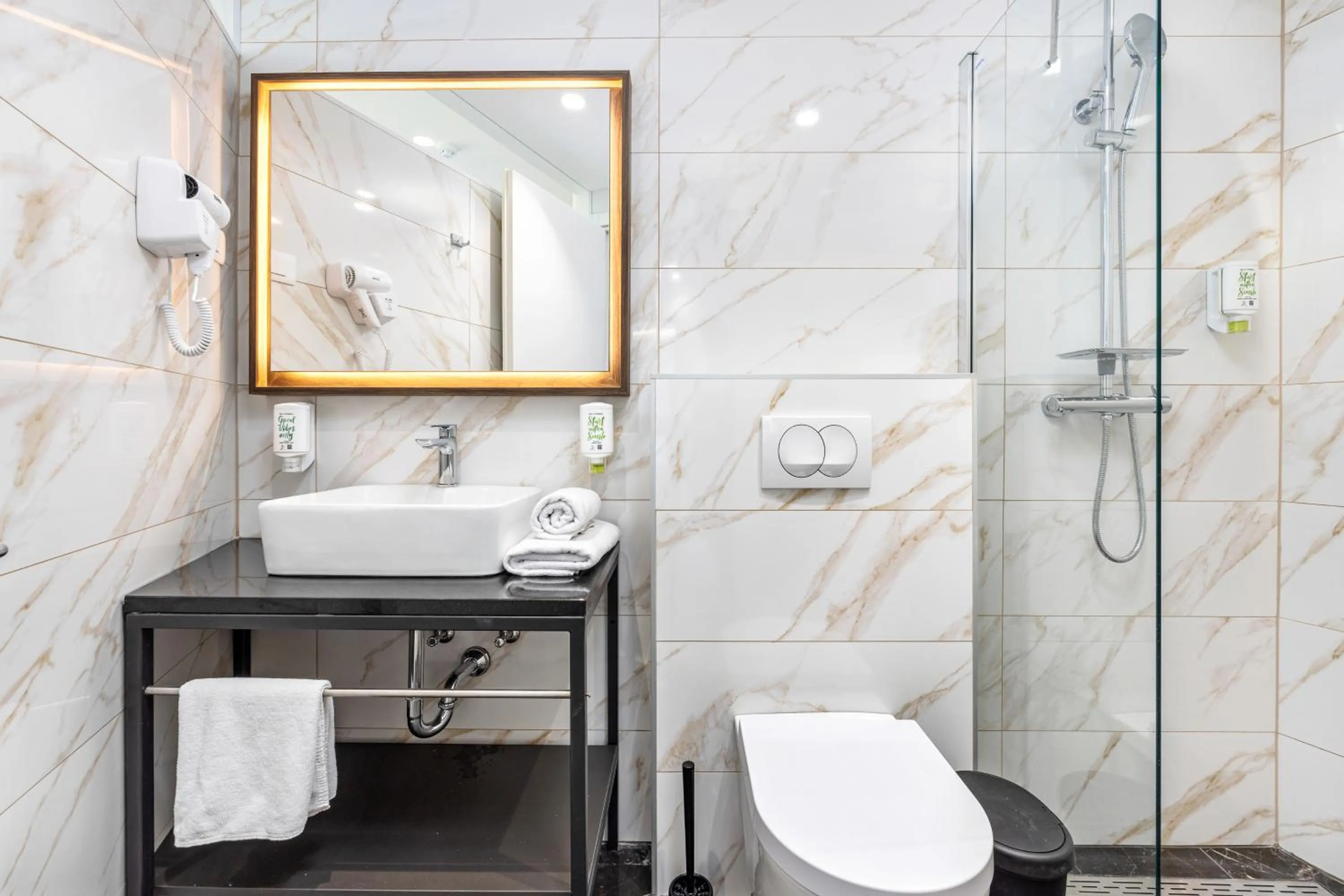 Shower in Resort Del Mar Emotion