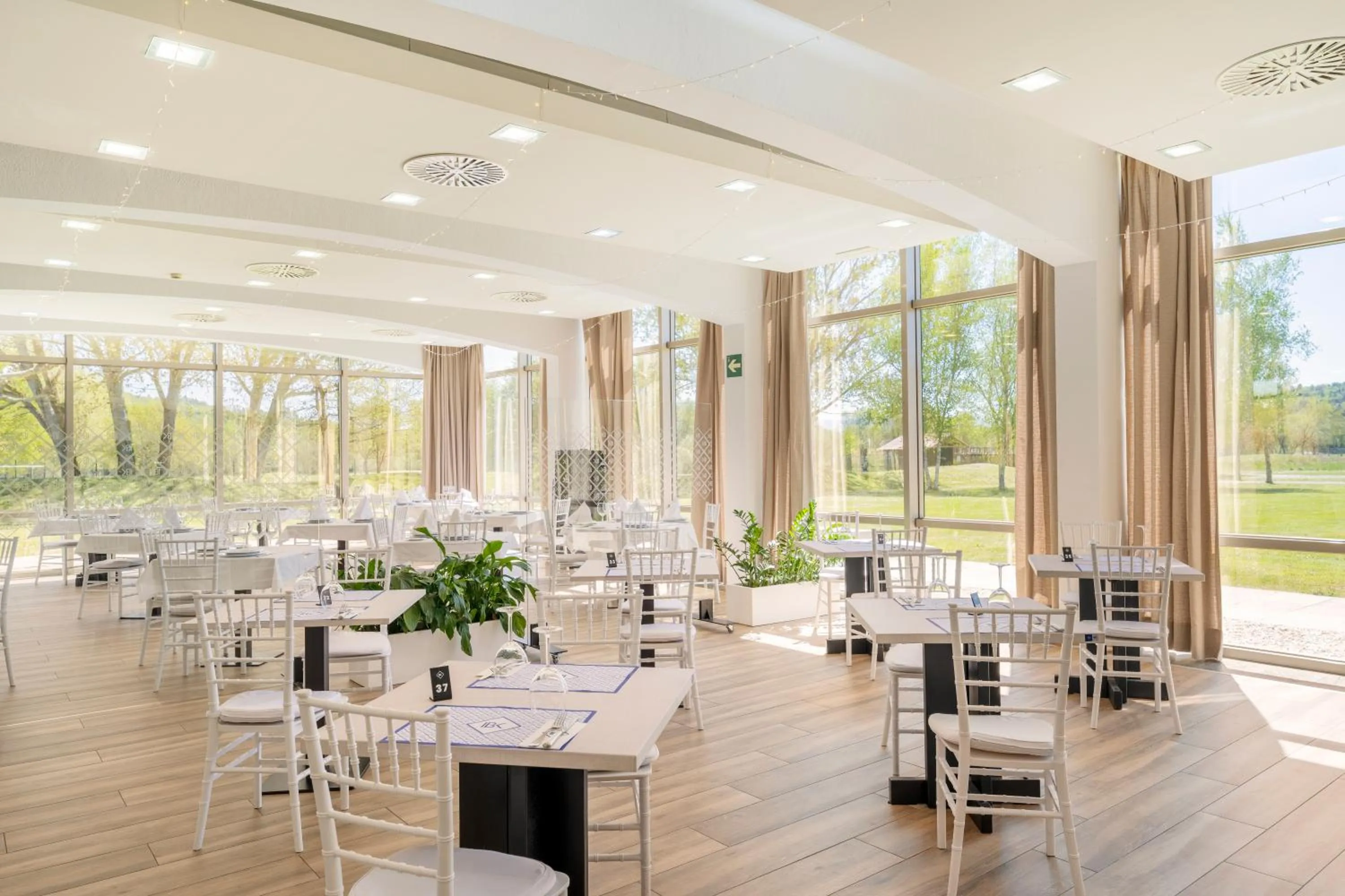 Restaurant/places to eat in IBERIK Augas Santas Balneario & Golf