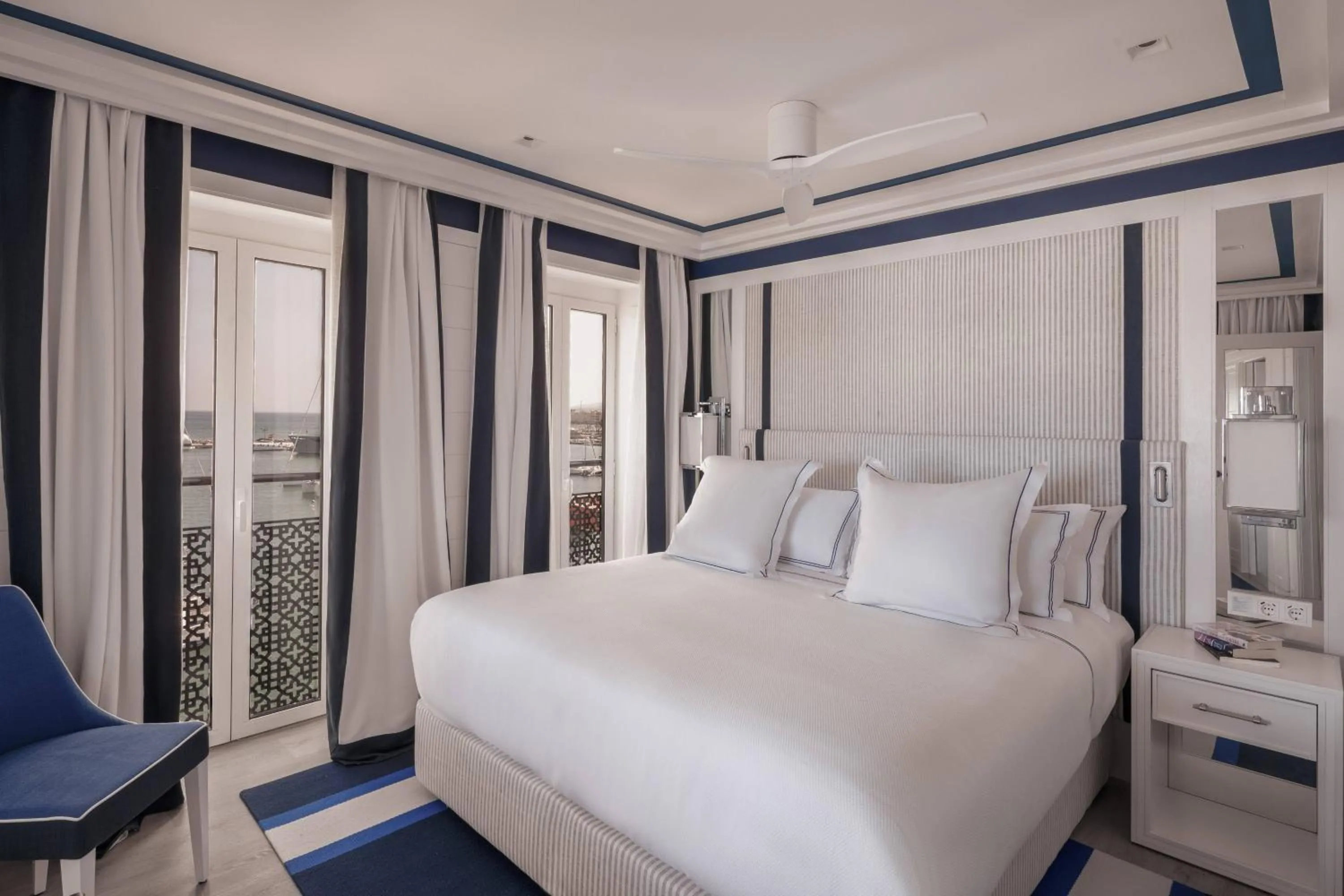 Property building, Bed in MiM Sotogrande Meliá Collection