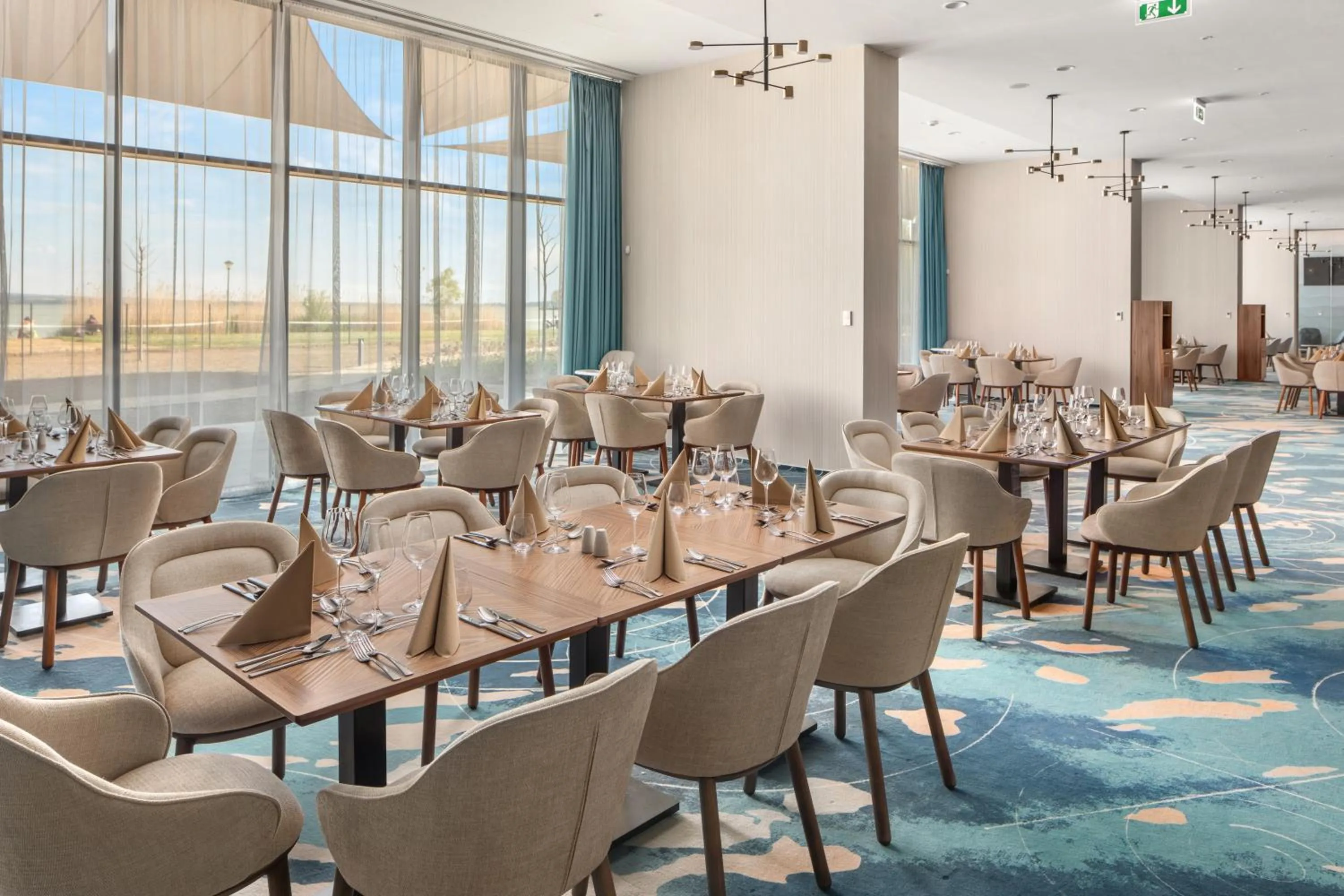 Restaurant/places to eat in Sirius Hotel****Superior