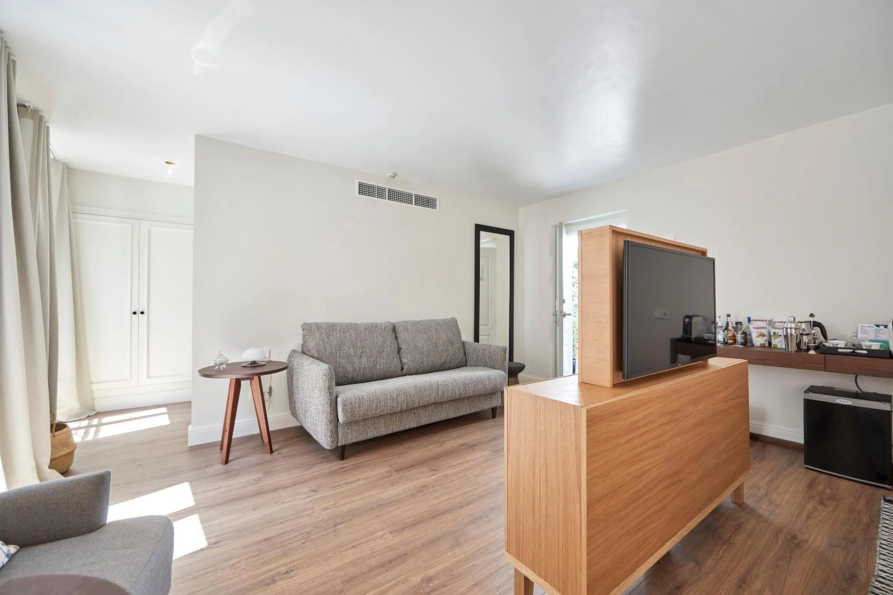 TV and multimedia in MHOUSE Boutique Hotel Palma