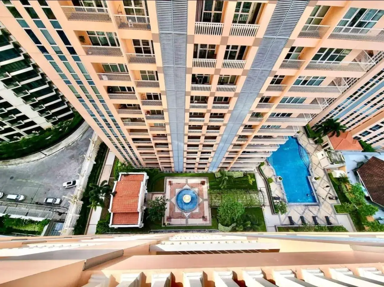 Property building in Luxury 1BR Unit with Pool at Venice Luxury Residences, Tower Domenico, McKinley Hill, Taguig City Property building in Luxury 1BR Unit with Pool at Venice Luxury Residences, Tower Domenico, McKinley Hill, Taguig City