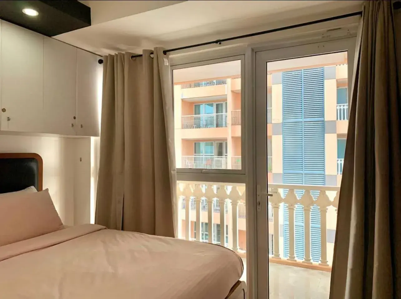 Bed in Luxury 1BR Unit with Pool at Venice Luxury Residences, Tower Domenico, McKinley Hill, Taguig City Bed in Luxury 1BR Unit with Pool at Venice Luxury Residences, Tower Domenico, McKinley Hill, Taguig City