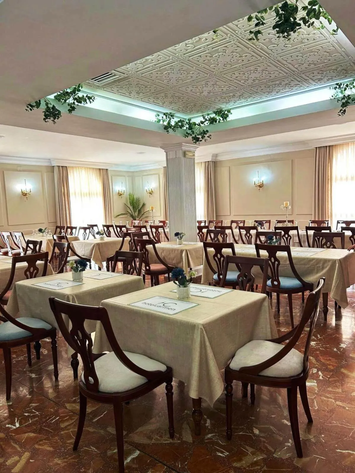 Restaurant/places to eat in Hotel Carmen