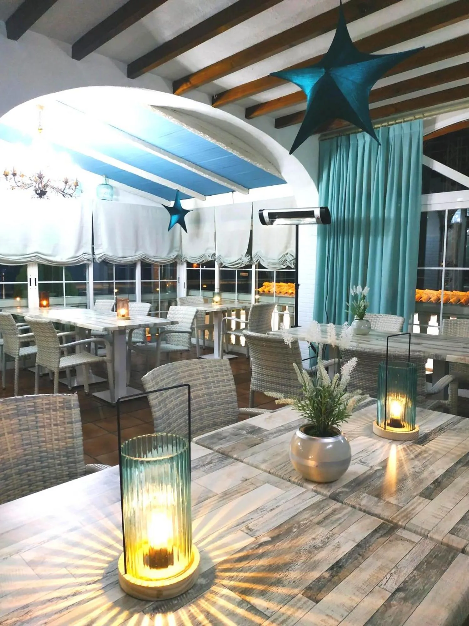 Restaurant/places to eat in Hotel Carmen