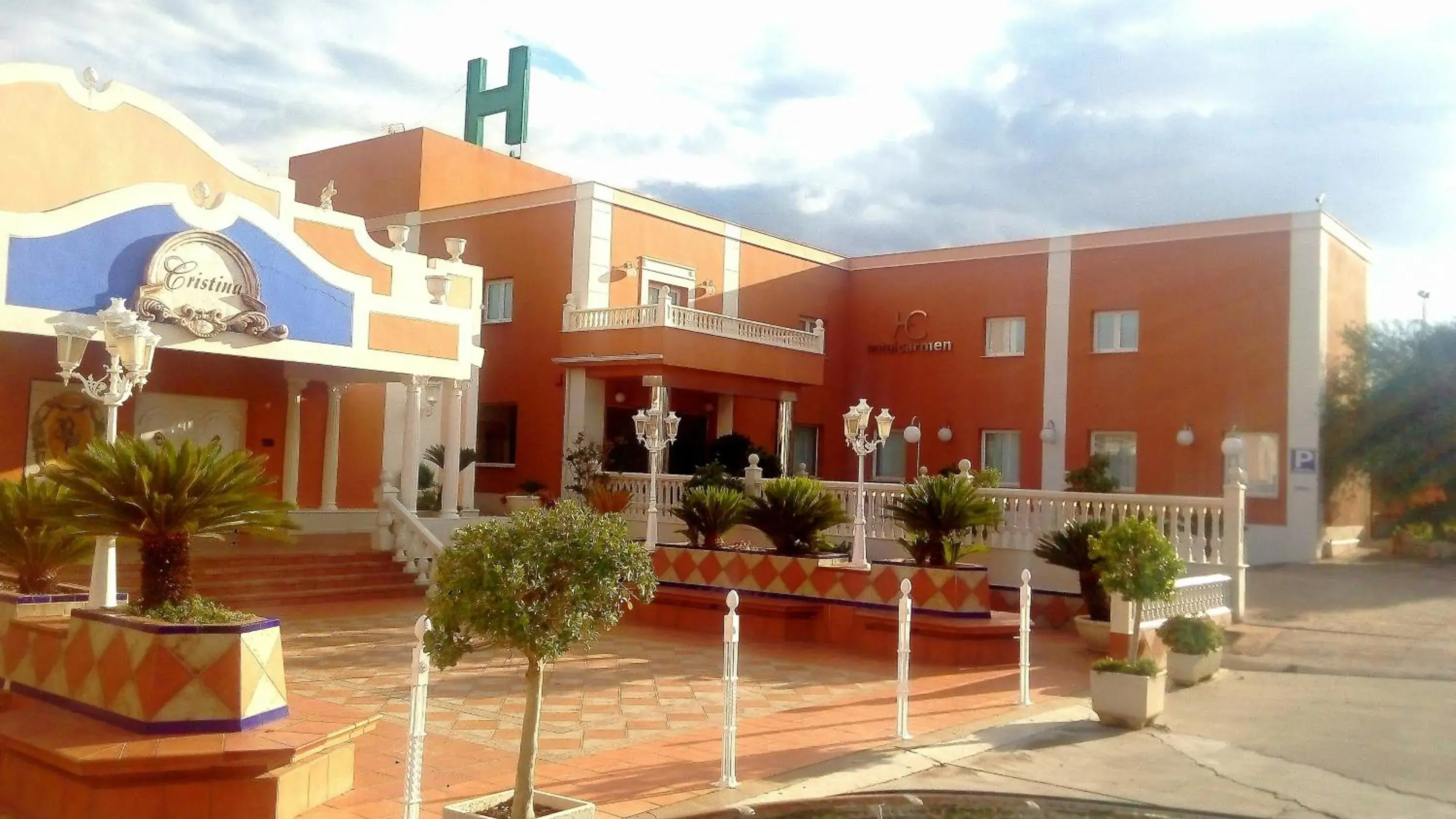 Facade/entrance in Hotel Carmen Facade/entrance in Hotel Carmen