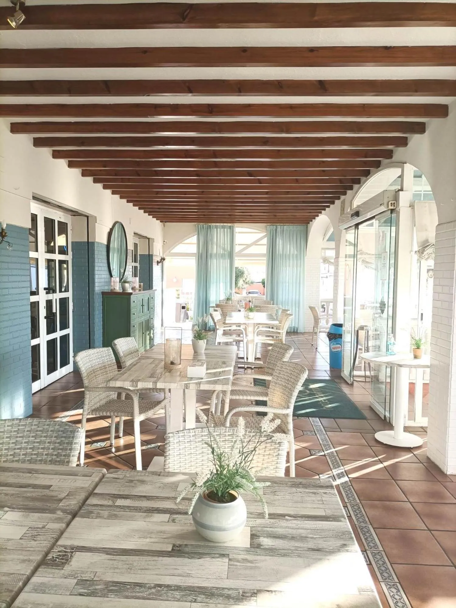 Restaurant/places to eat in Hotel Carmen