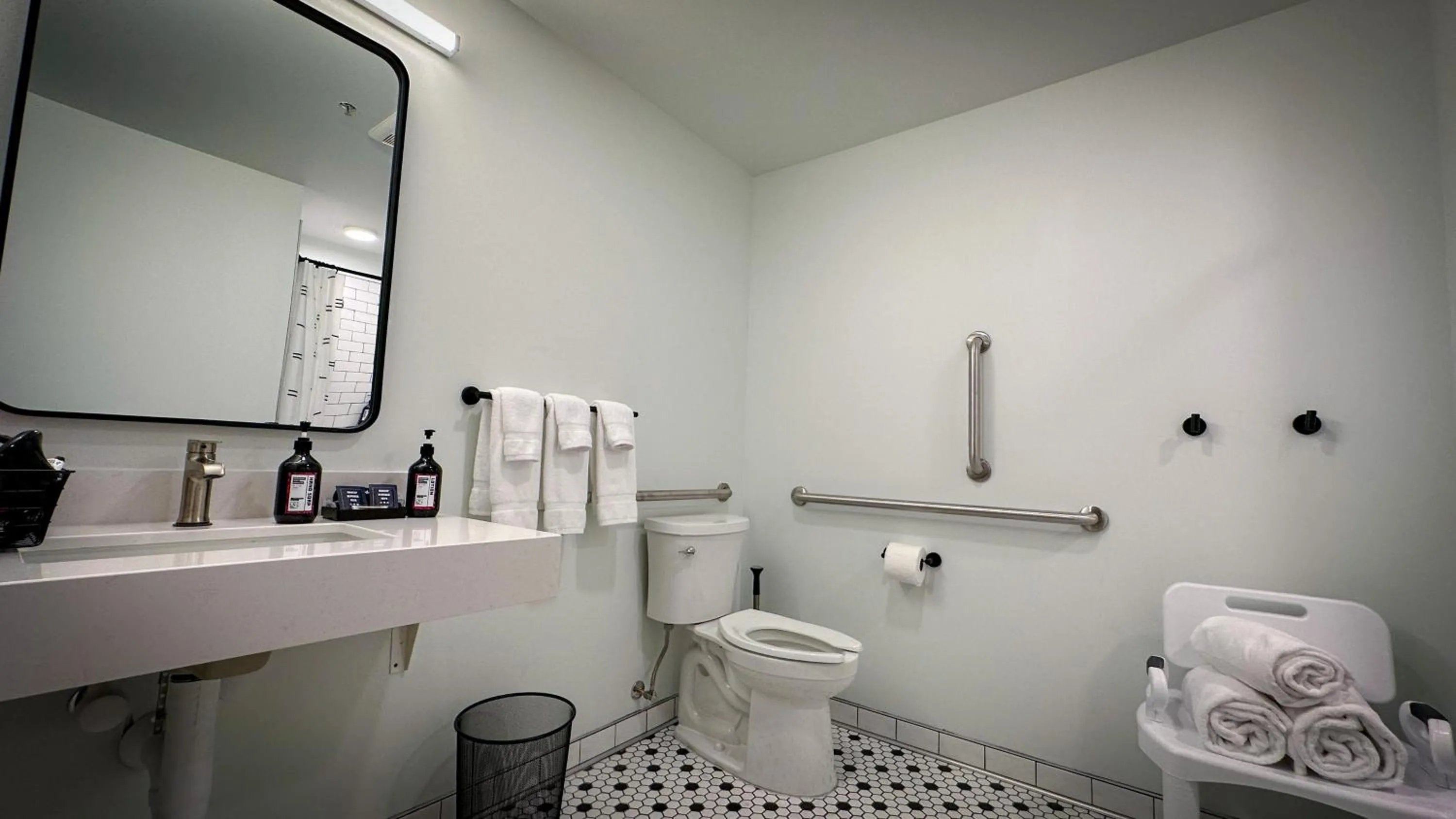 Bathroom in Brewhalla Hotel