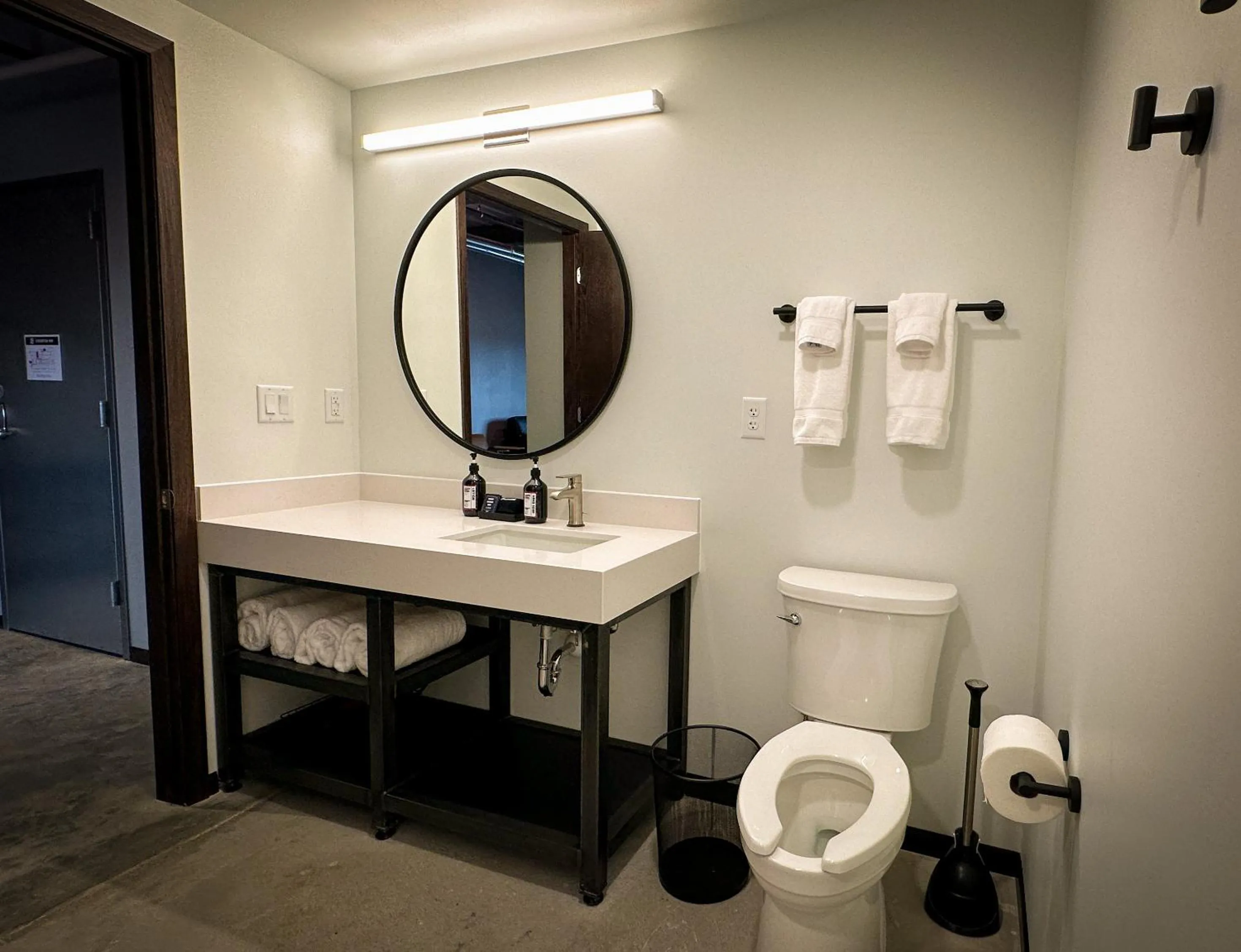 Bathroom in Brewhalla Hotel