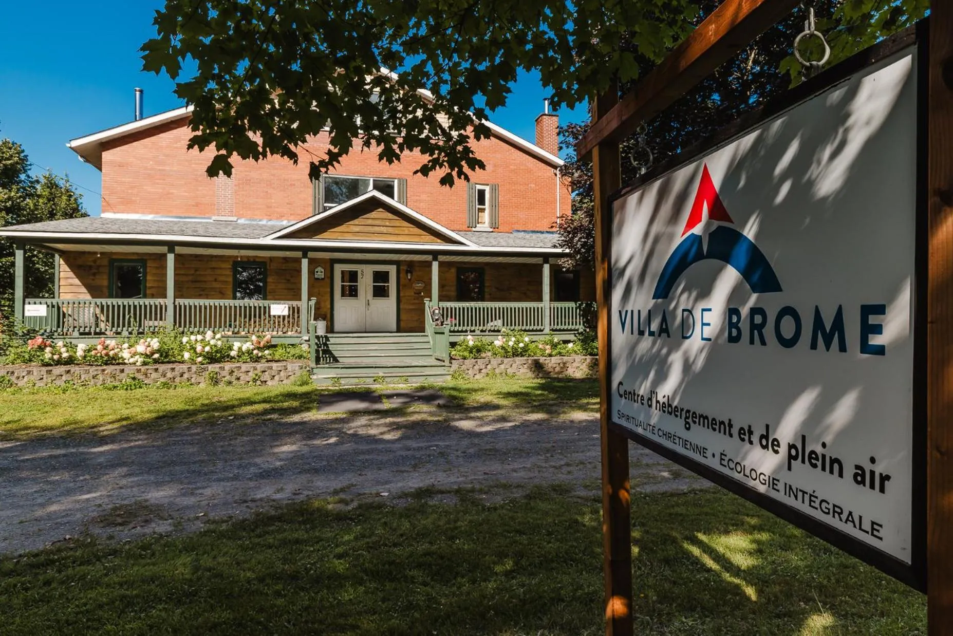 Property building in Villa de Brome