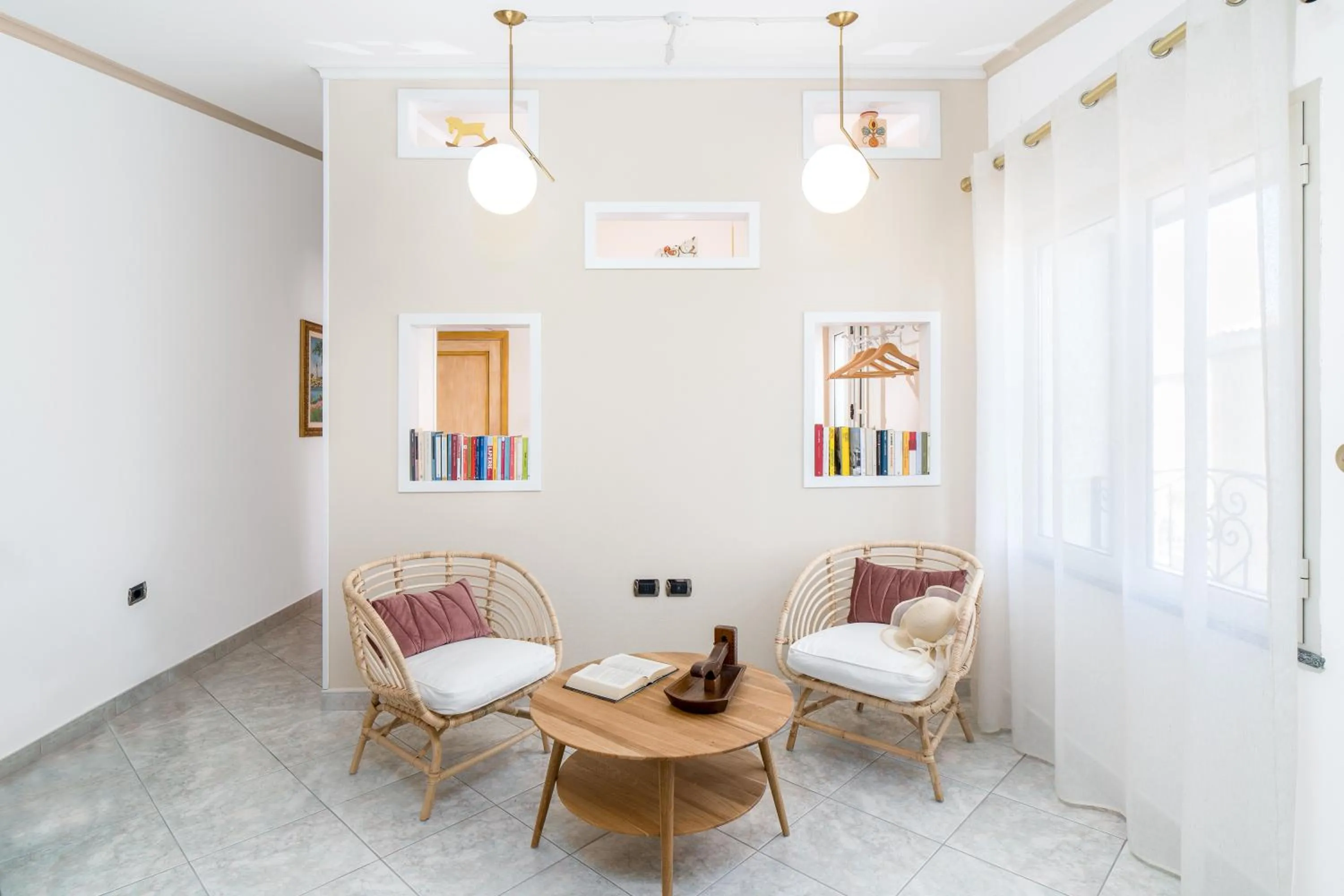 Eliana's Apartments - Mares e Montes
