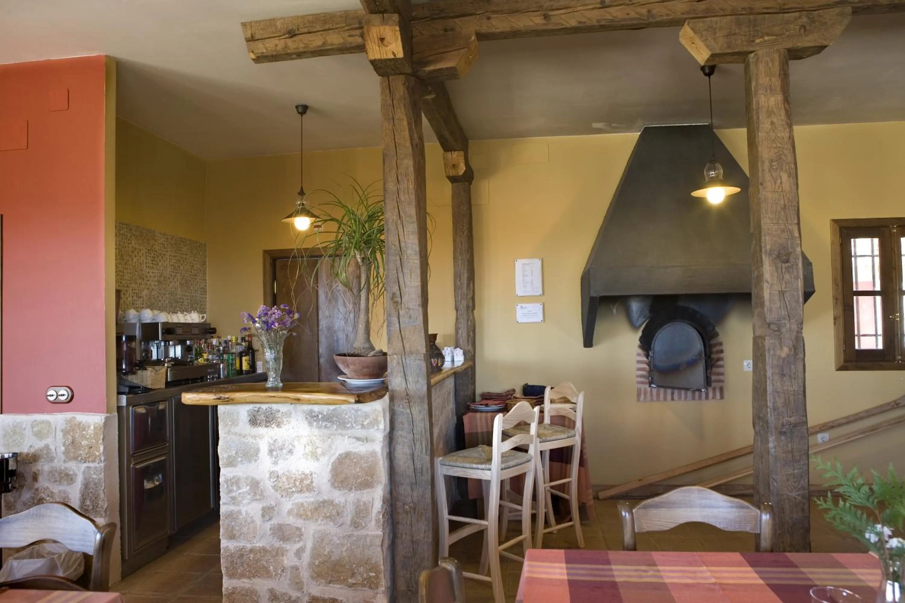 Lounge or bar in Hotel Rural La Data