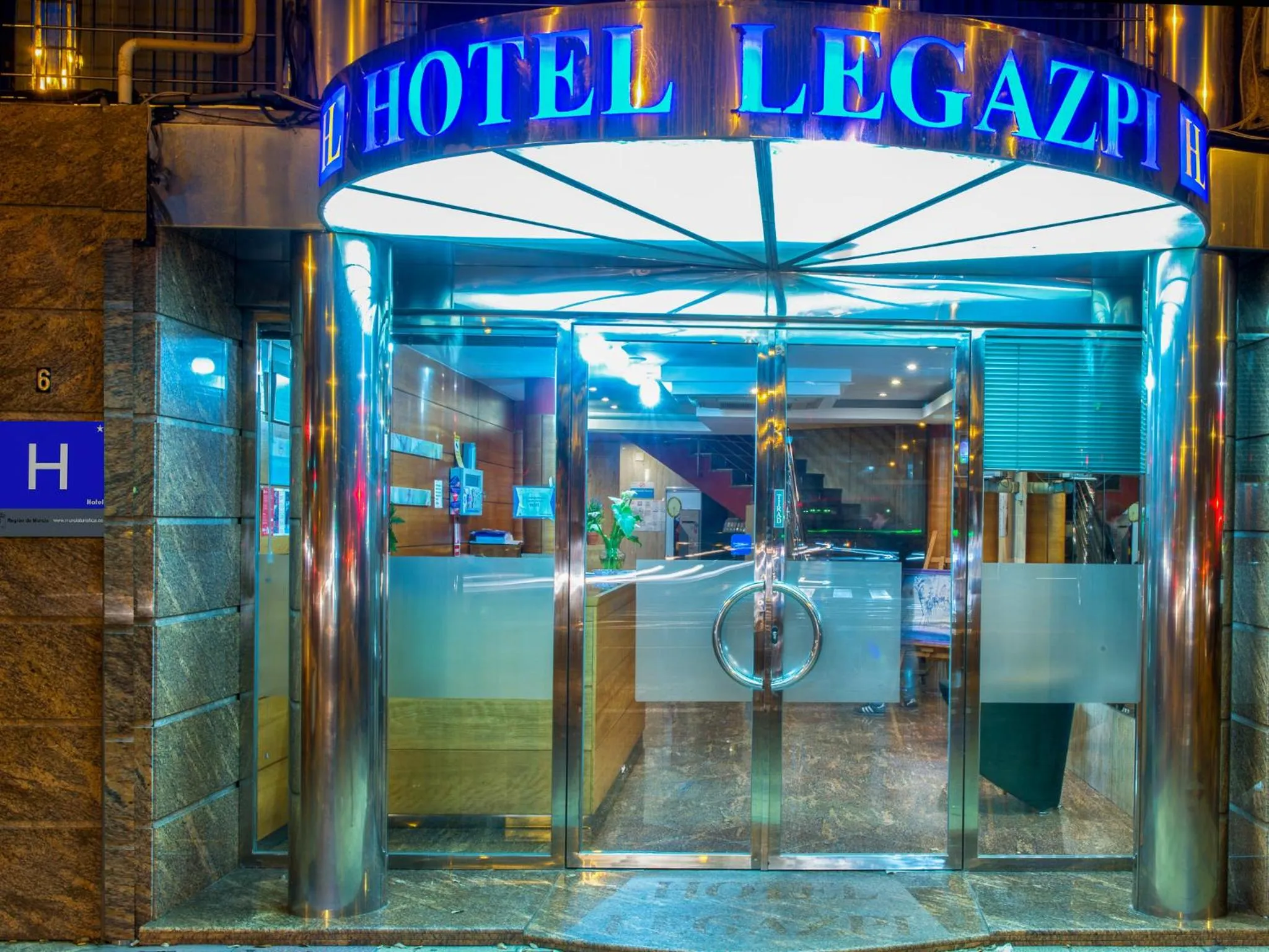 Facade/entrance in Hotel Legazpi