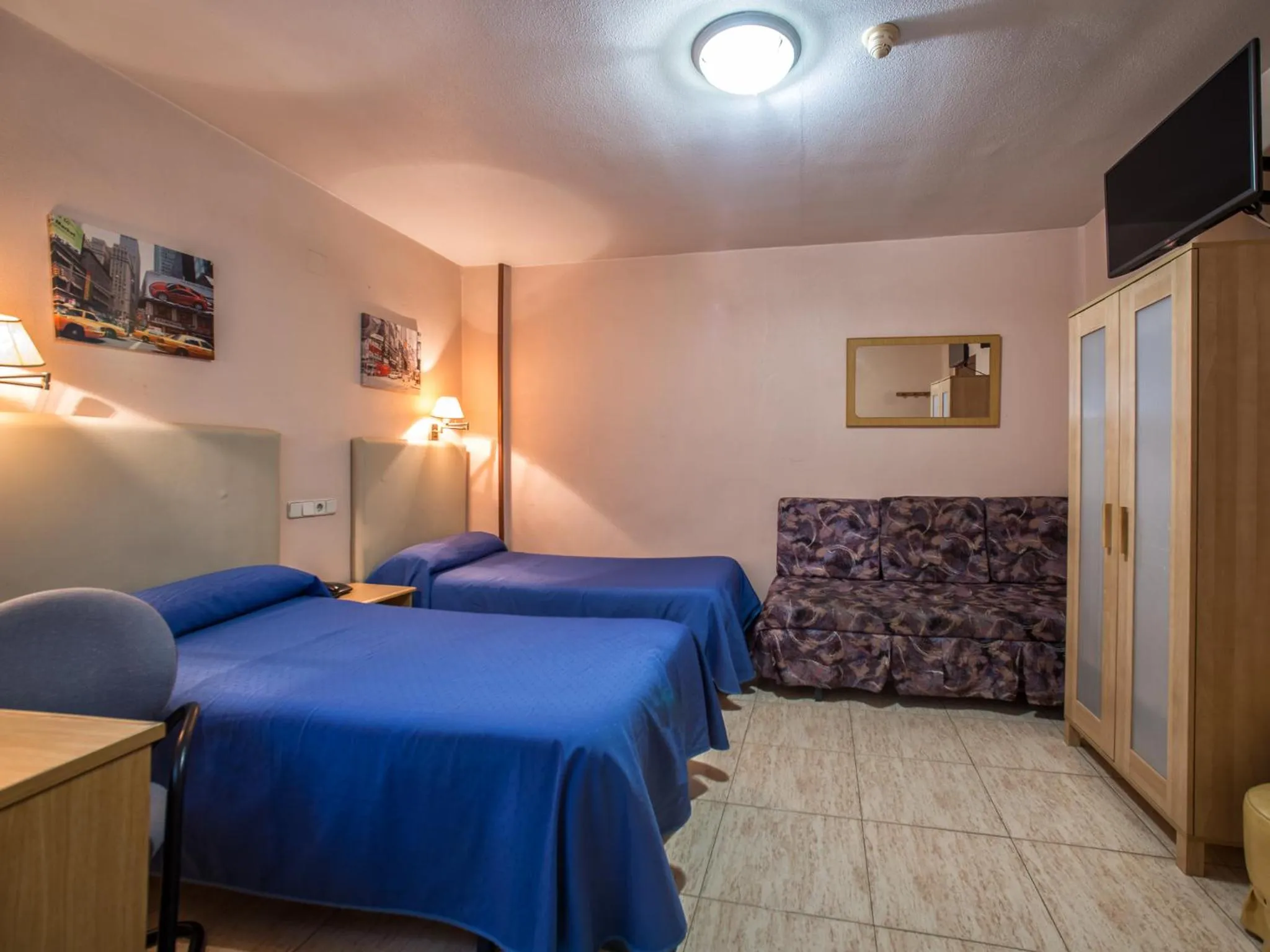 Photo of the whole room, Bed in Hotel Legazpi