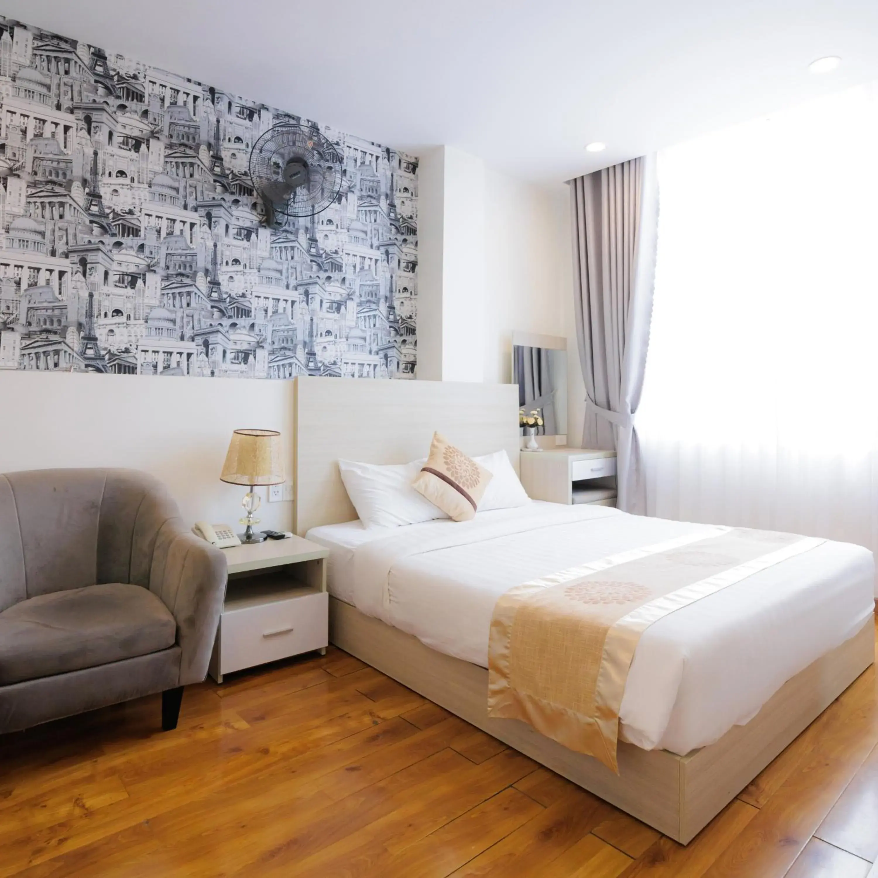 Superior Queen Room in TTR Vincent Hotel Superior Queen Room in TTR Vincent Hotel