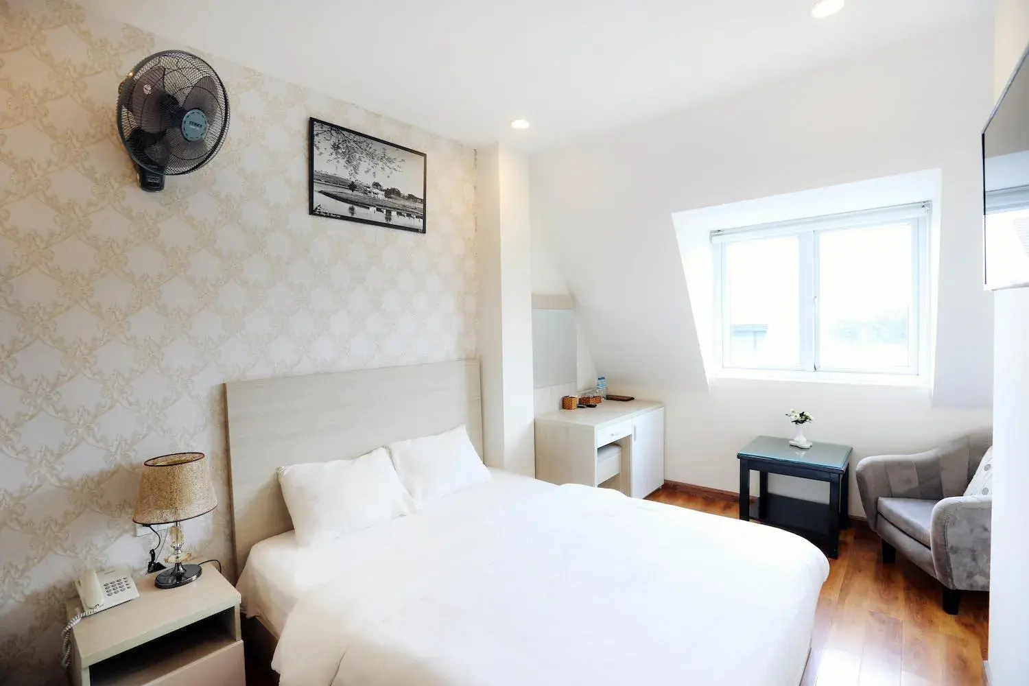 Deluxe Double Room in TTR Vincent Hotel Deluxe Double Room in TTR Vincent Hotel