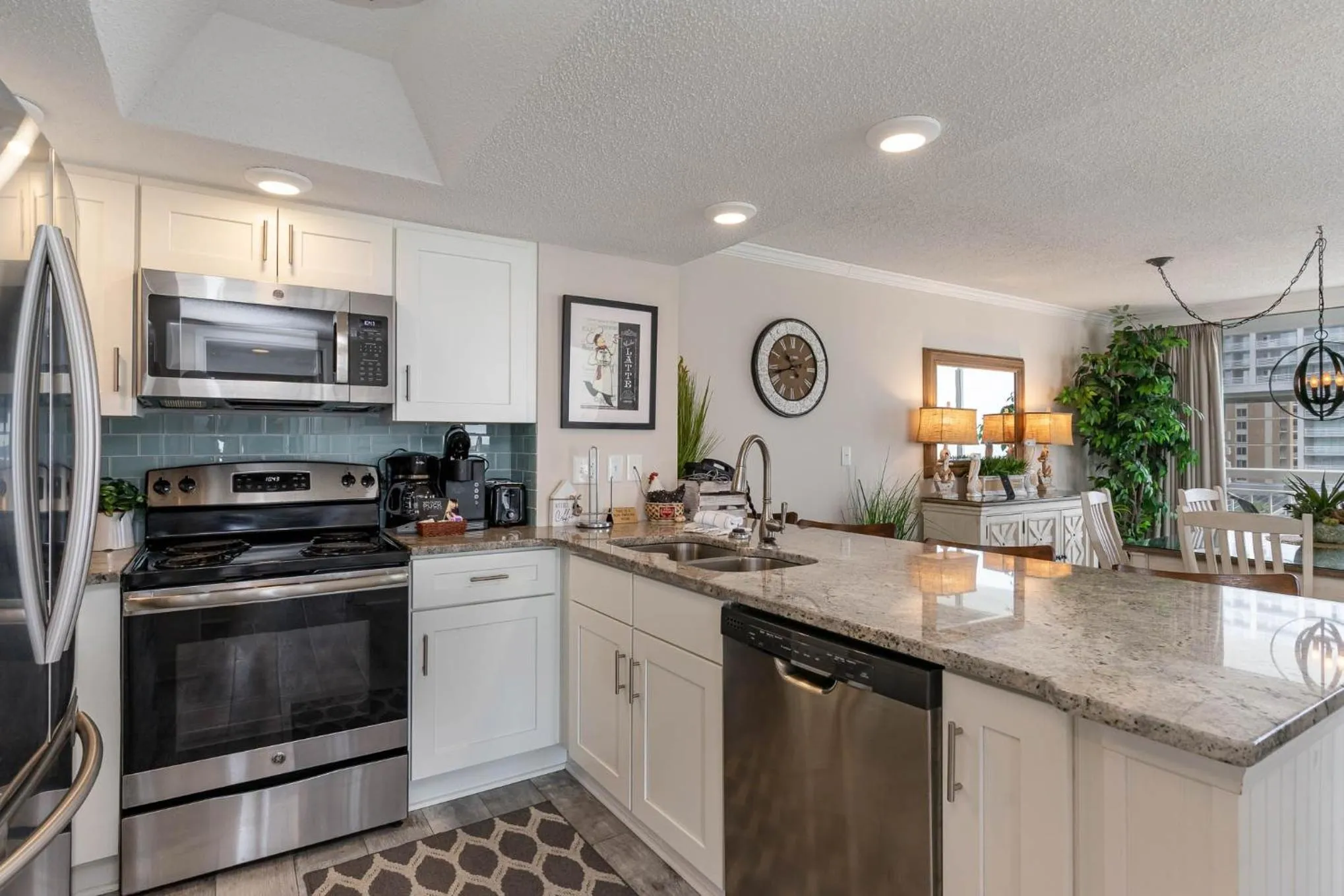Kitchen or kitchenette in Gorgeously remodeled 2 bedroom ocean front unit - 509 South Hampton condo
