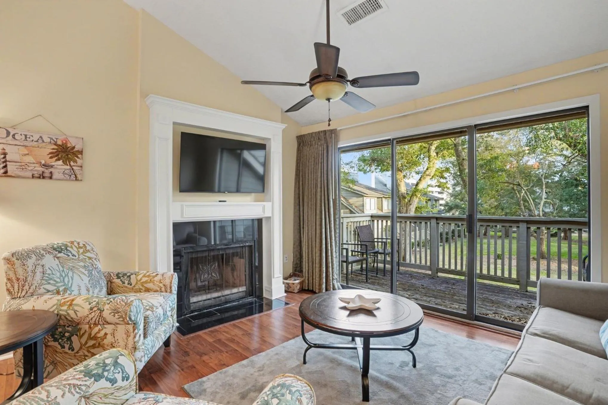 Updated 3 bedroom, 3 bathroom villa, 13D Richmond Park villa