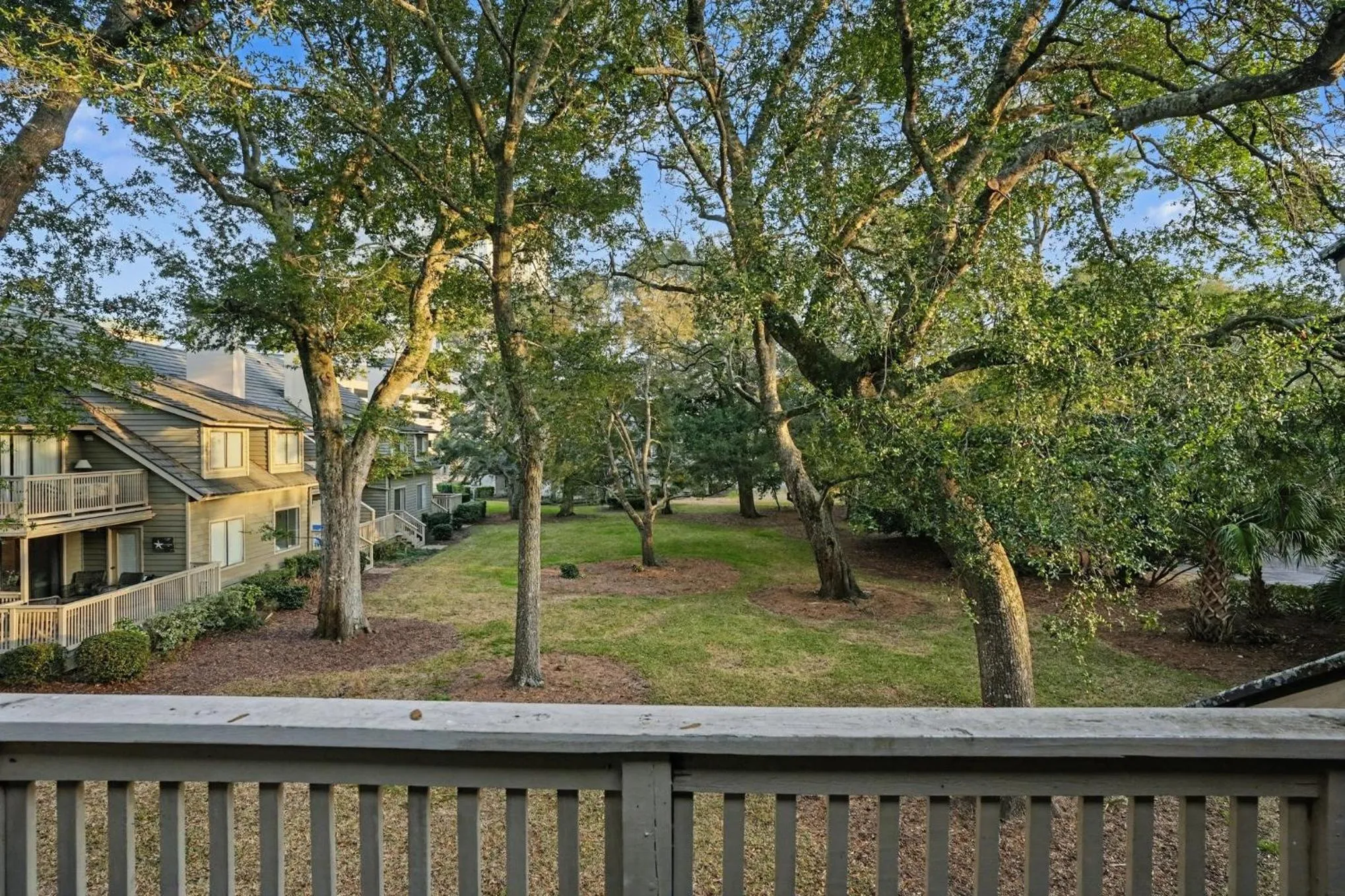 Updated 3 bedroom, 3 bathroom villa, 13D Richmond Park villa