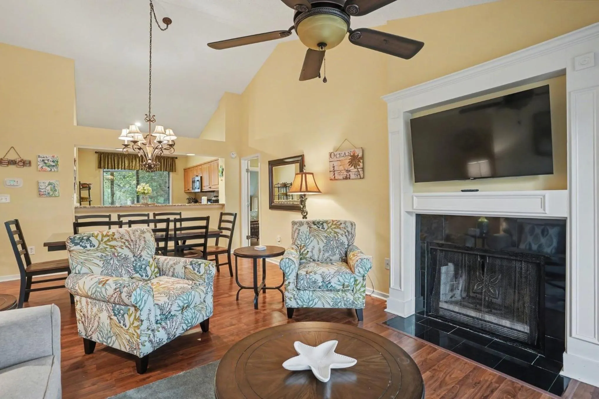 Updated 3 bedroom, 3 bathroom villa, 13D Richmond Park villa