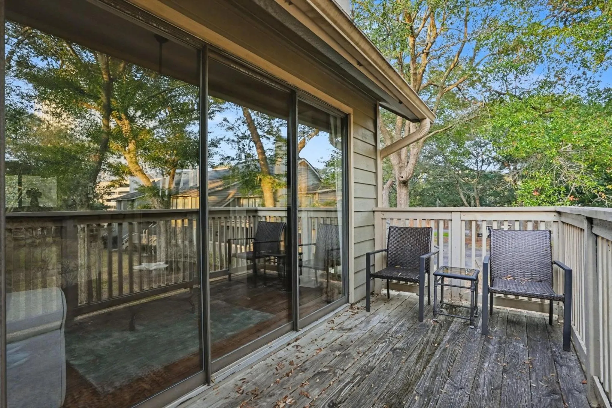 Updated 3 bedroom, 3 bathroom villa, 13D Richmond Park villa