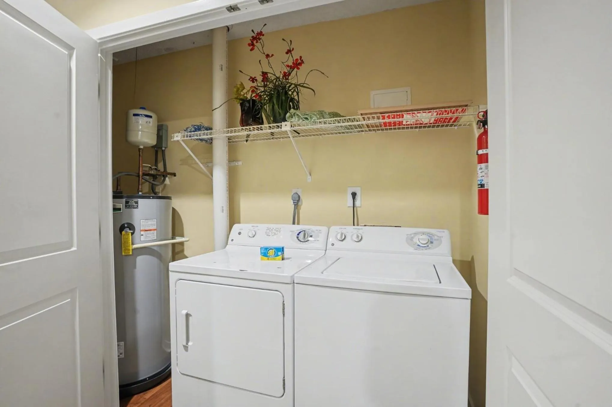 Updated 3 bedroom, 3 bathroom villa, 13D Richmond Park villa