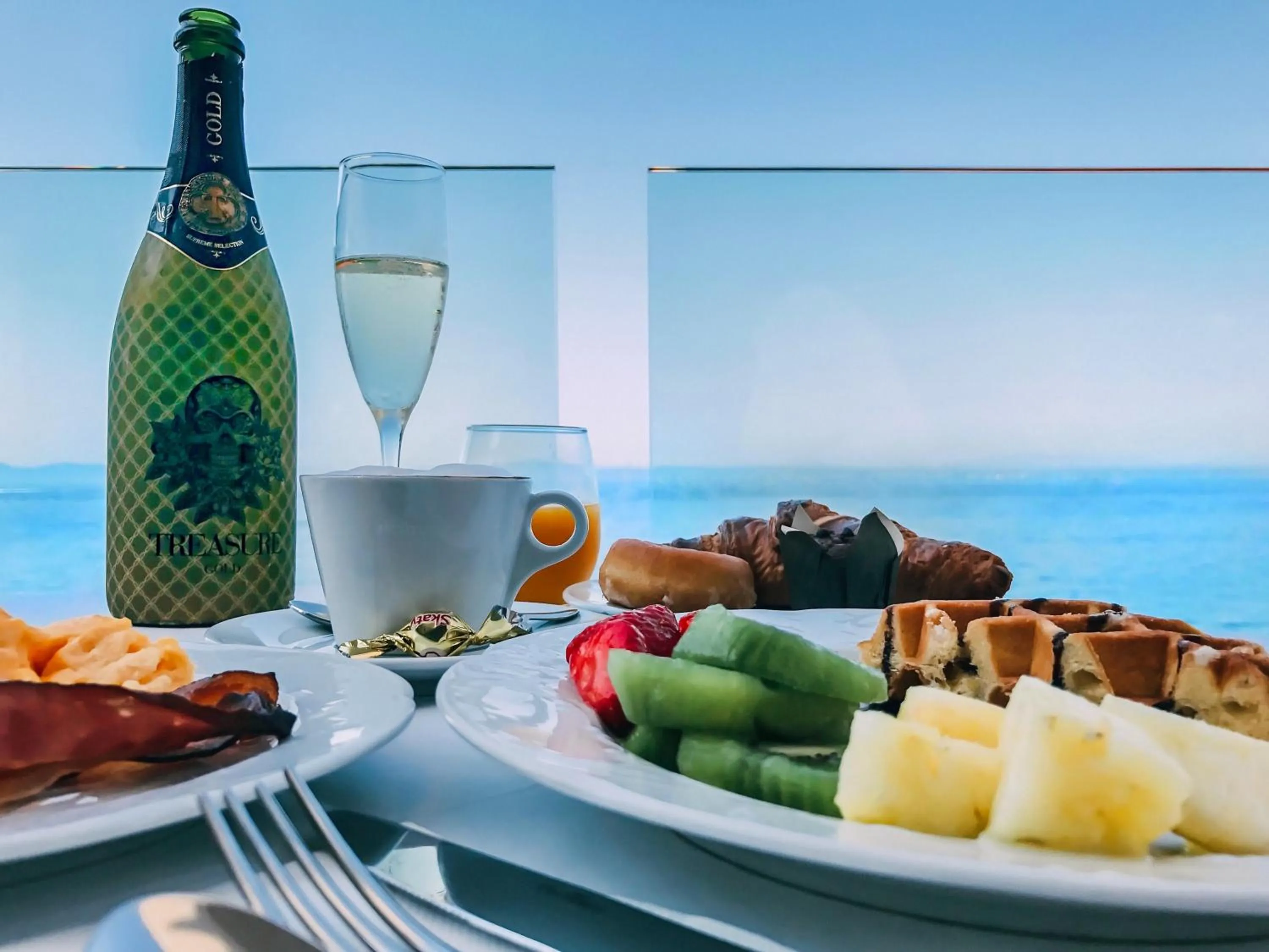 Buffet breakfast in Hotel Vistabella