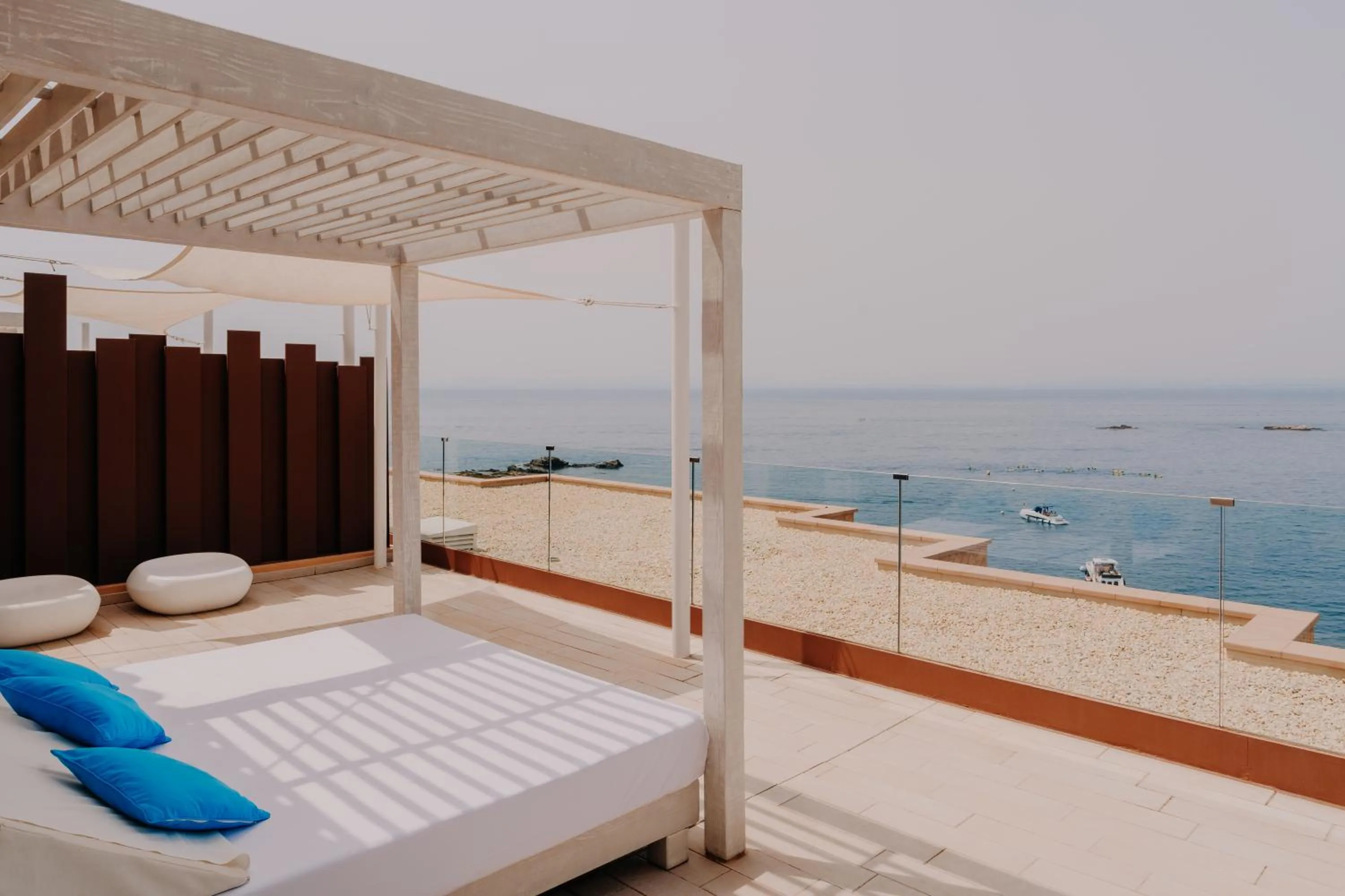 Balcony/Terrace, Bed in Hotel Vistabella