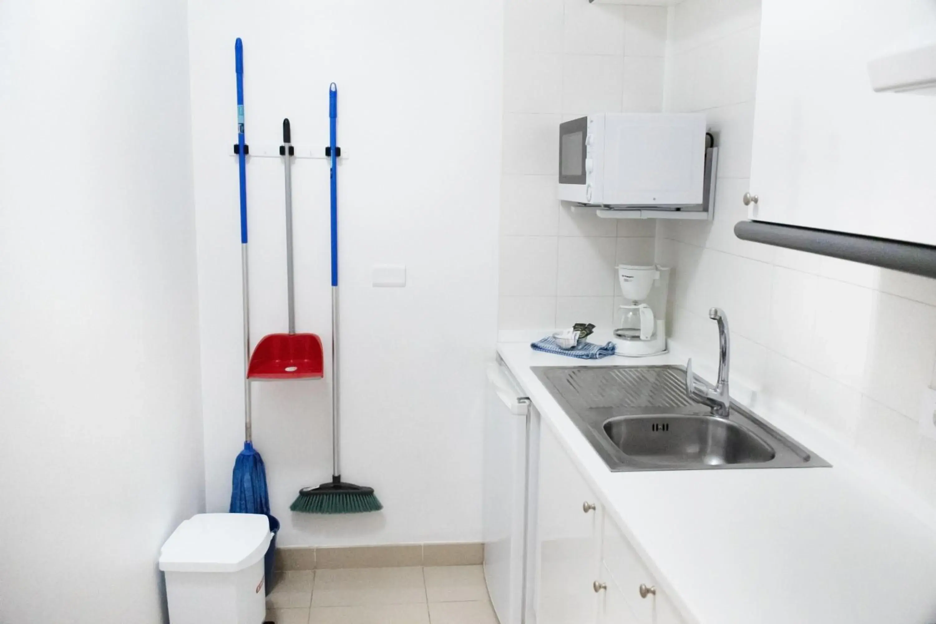 Kitchen or kitchenette in Coral La Quinta Park Suites Kitchen or kitchenette in Coral La Quinta Park Suites