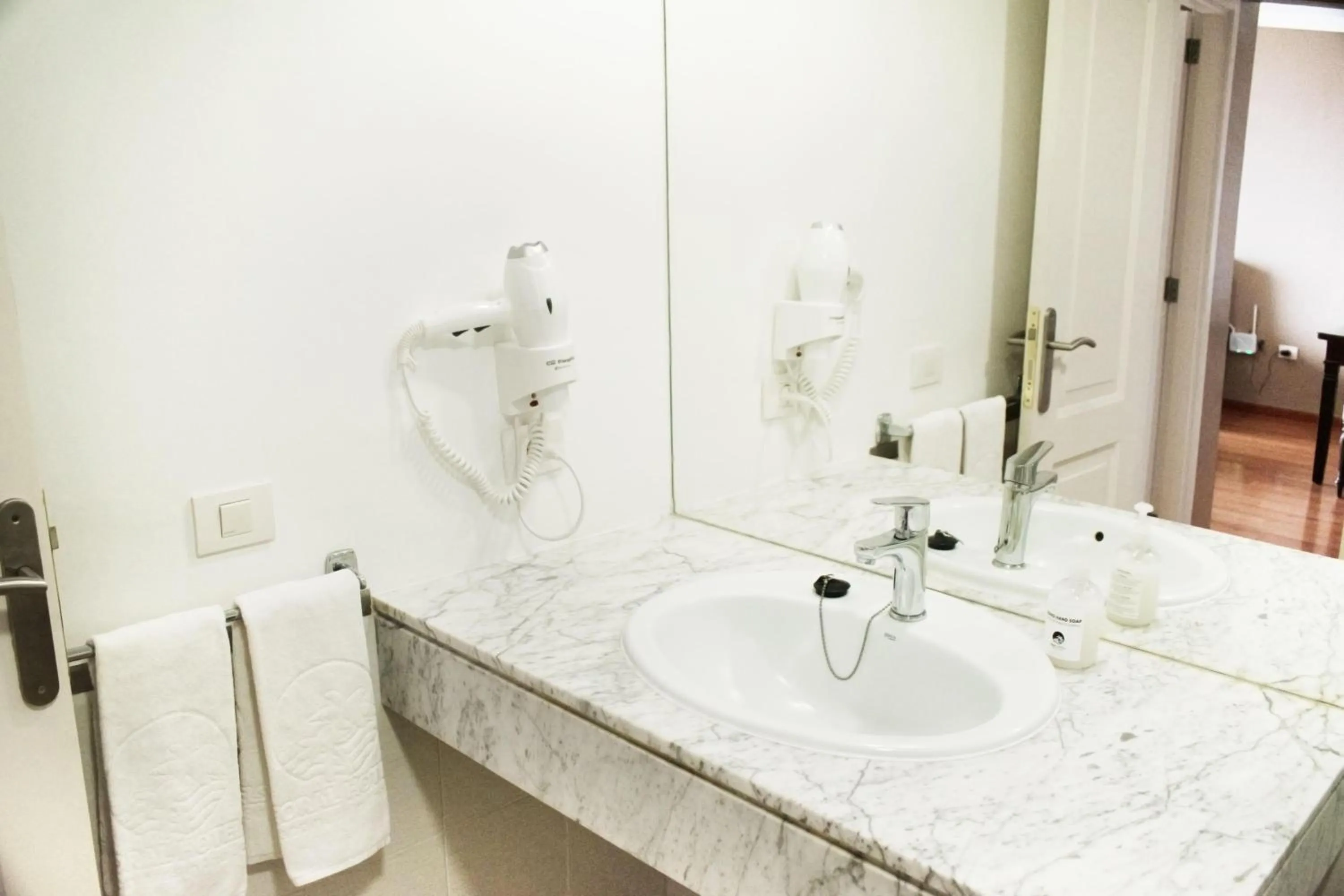 Bathroom in Coral La Quinta Park Suites