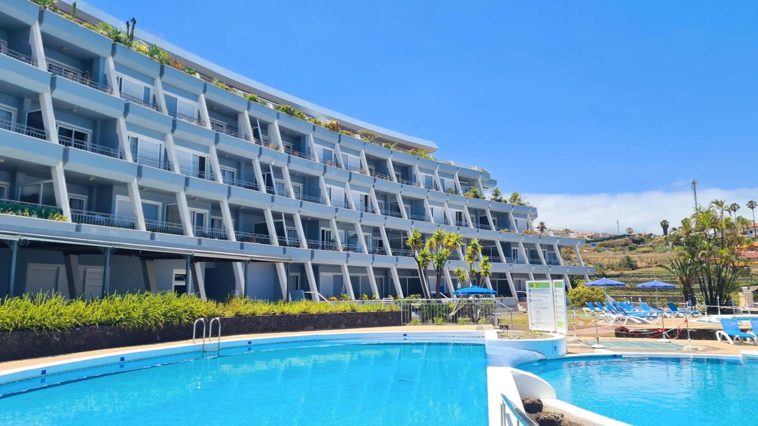 Swimming pool in Coral La Quinta Park Suites