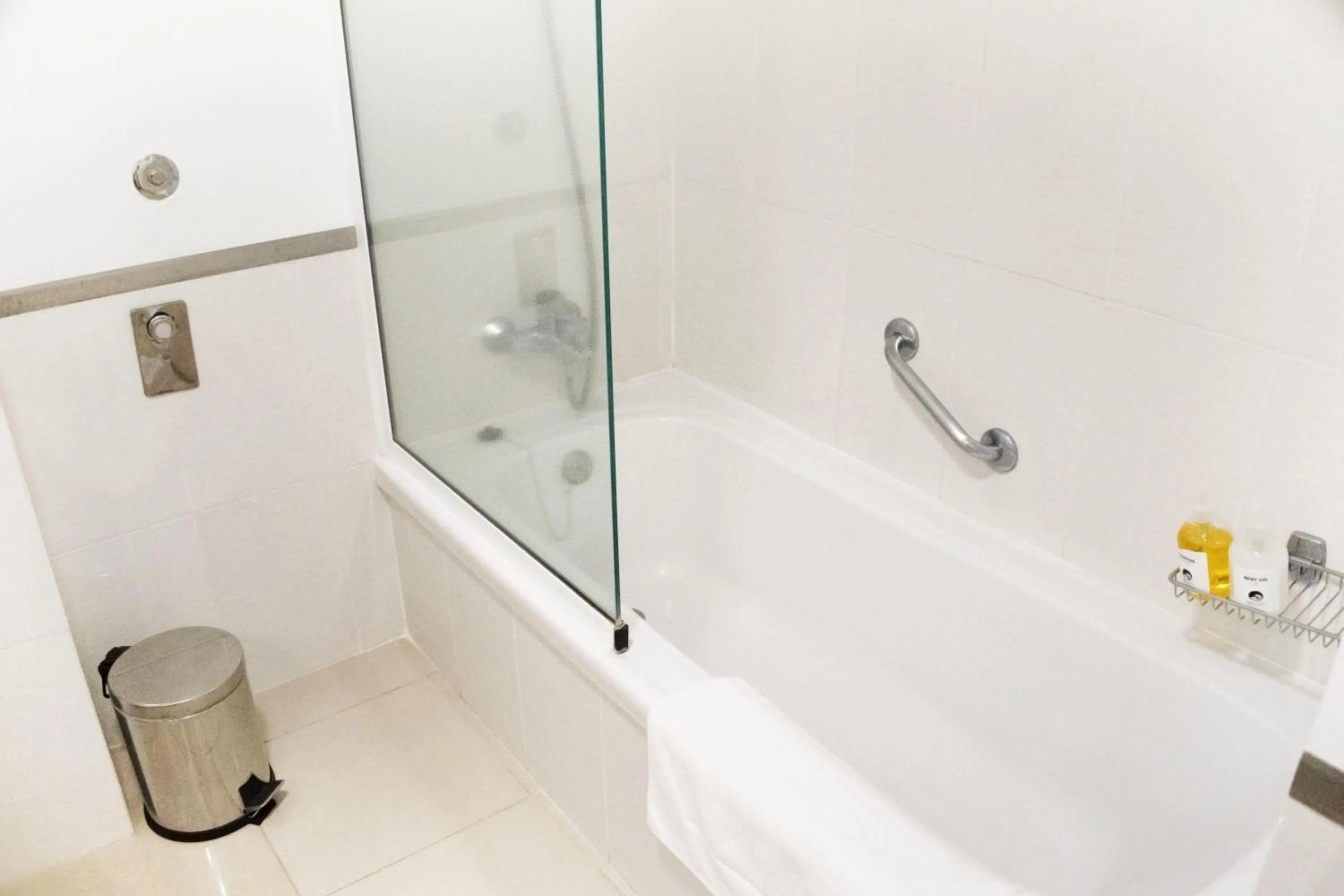 Bathroom in Coral La Quinta Park Suites