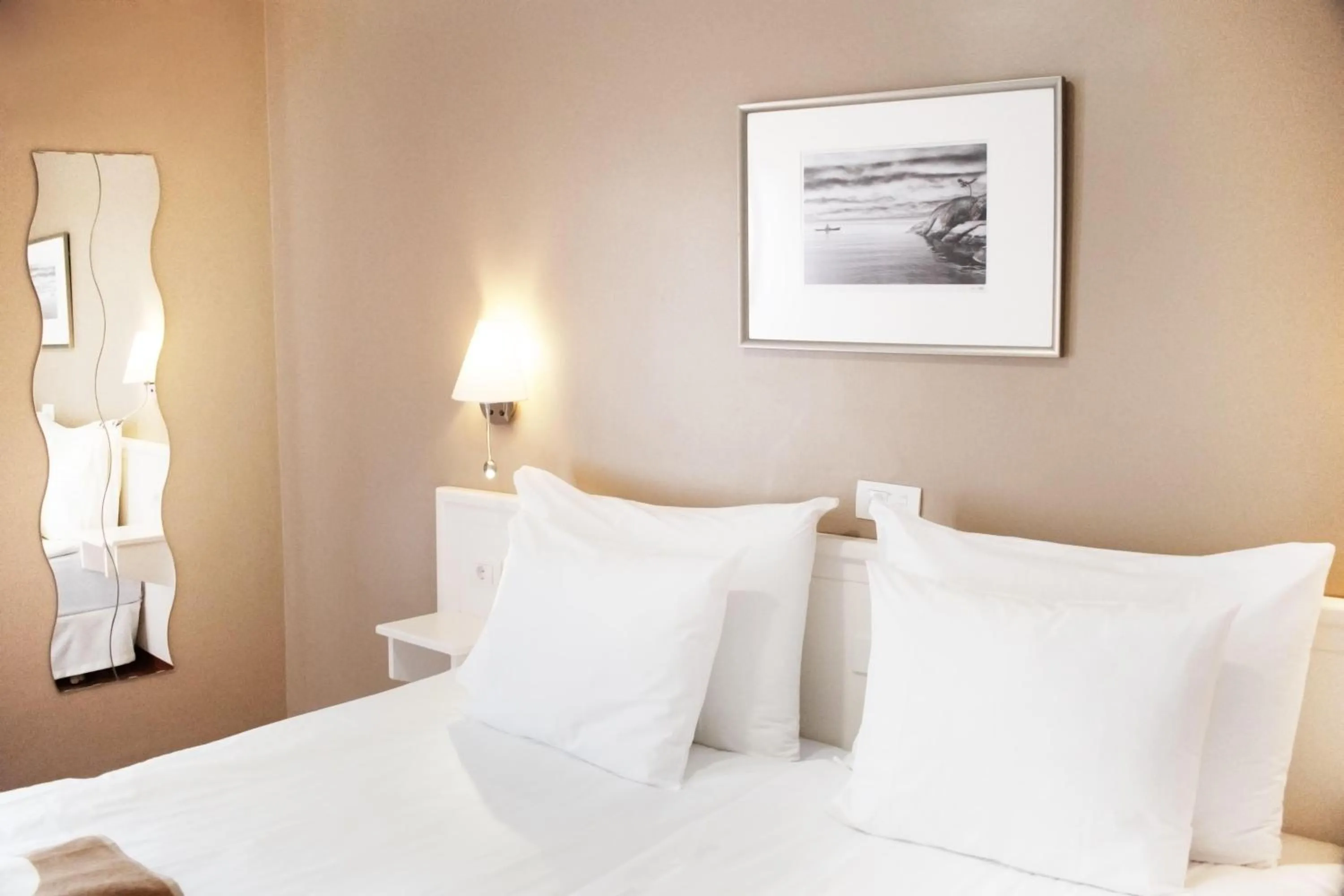 Photo of the whole room, Bed in Coral La Quinta Park Suites