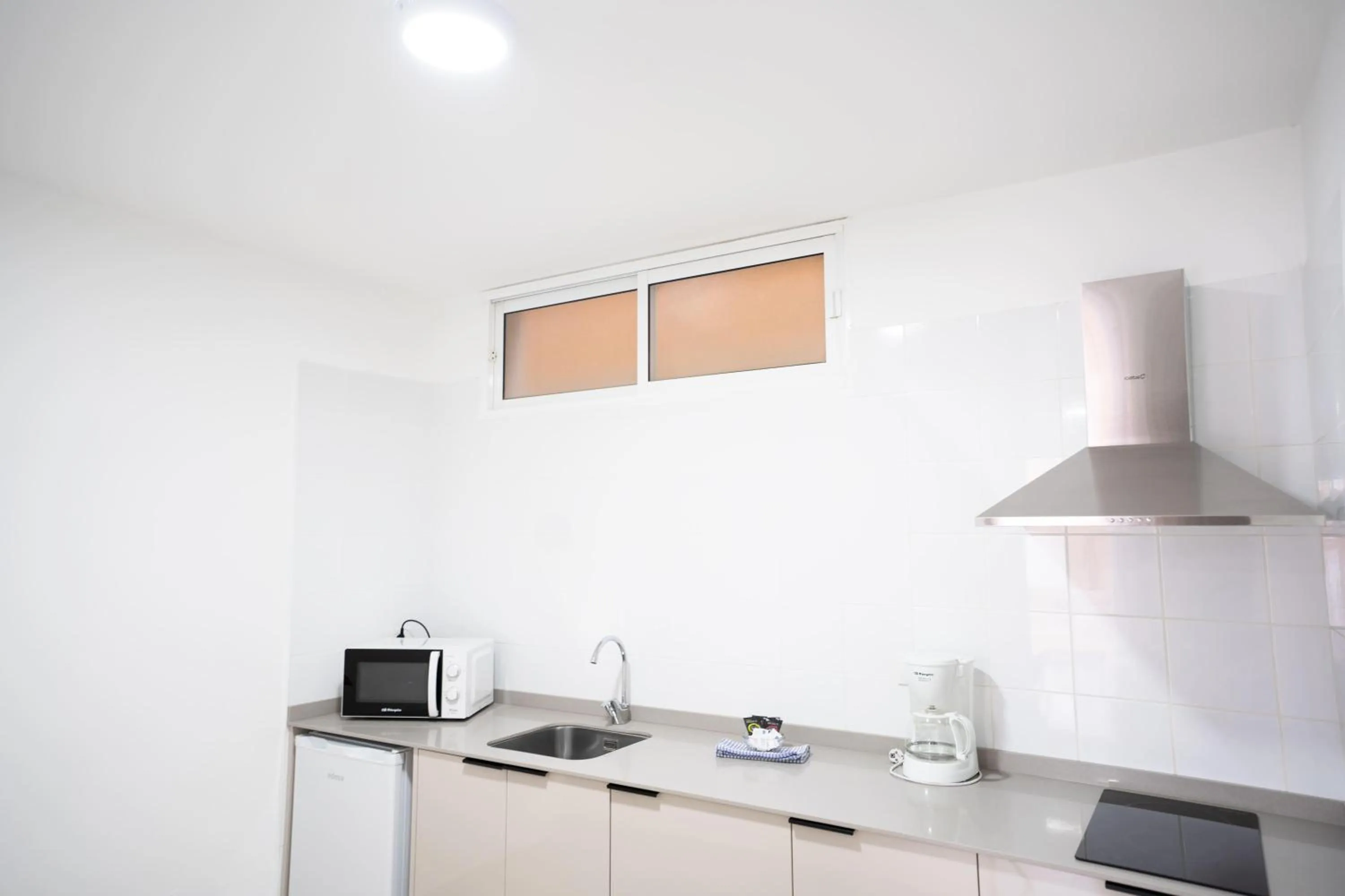 Kitchen or kitchenette in Coral La Quinta Park Suites