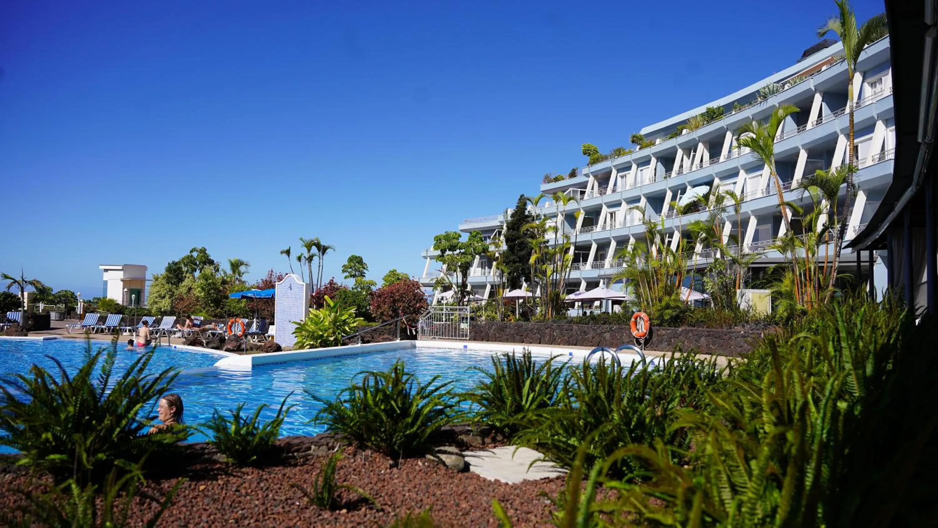 Property building in Coral La Quinta Park Suites