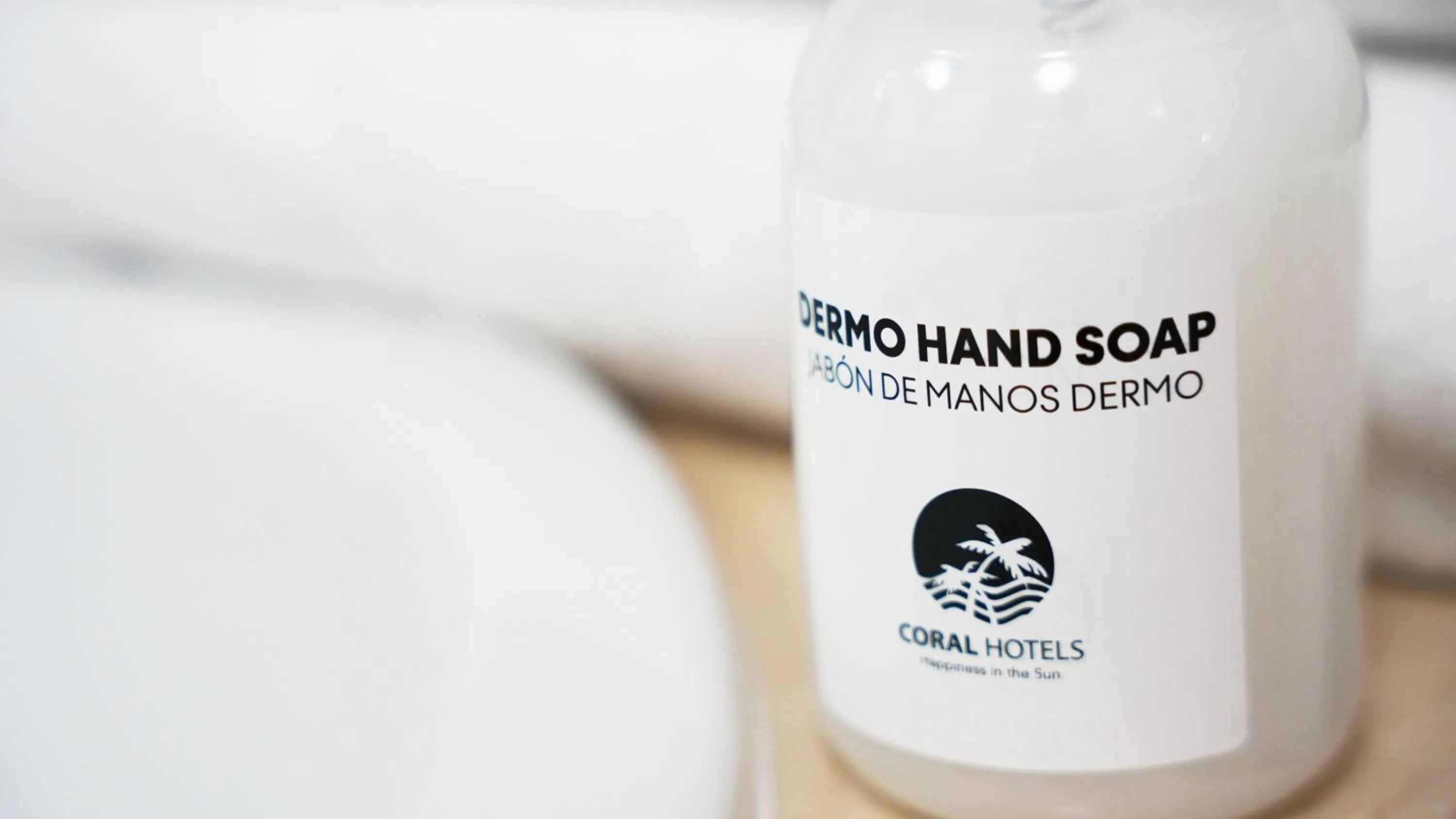 Bathroom in Coral La Quinta Park Suites